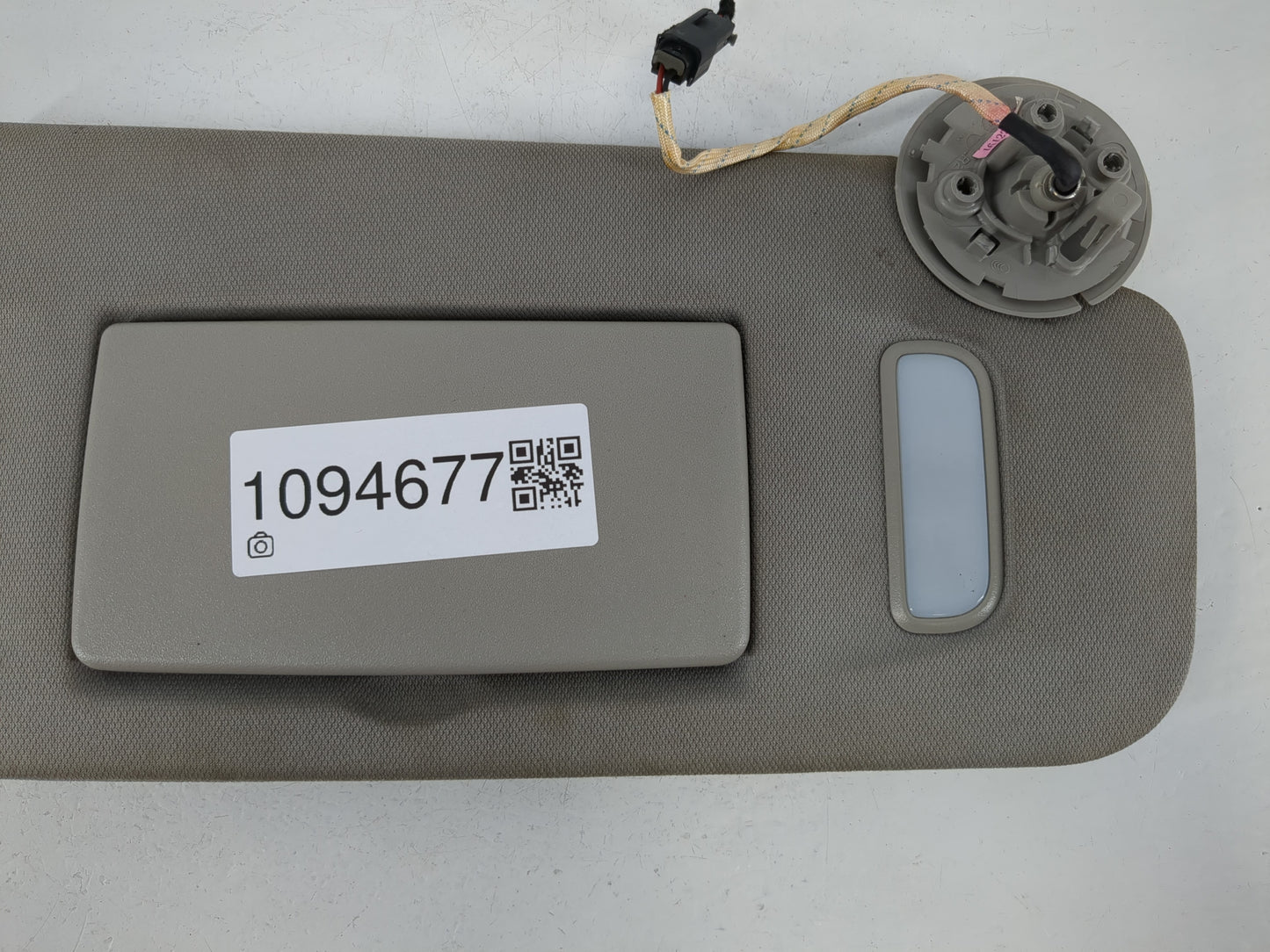 2017 Chevrolet Traverse Sun Visor Shade Replacement Passenger Right Mirror Fits OEM Used Auto Parts - Oemusedautoparts1.com