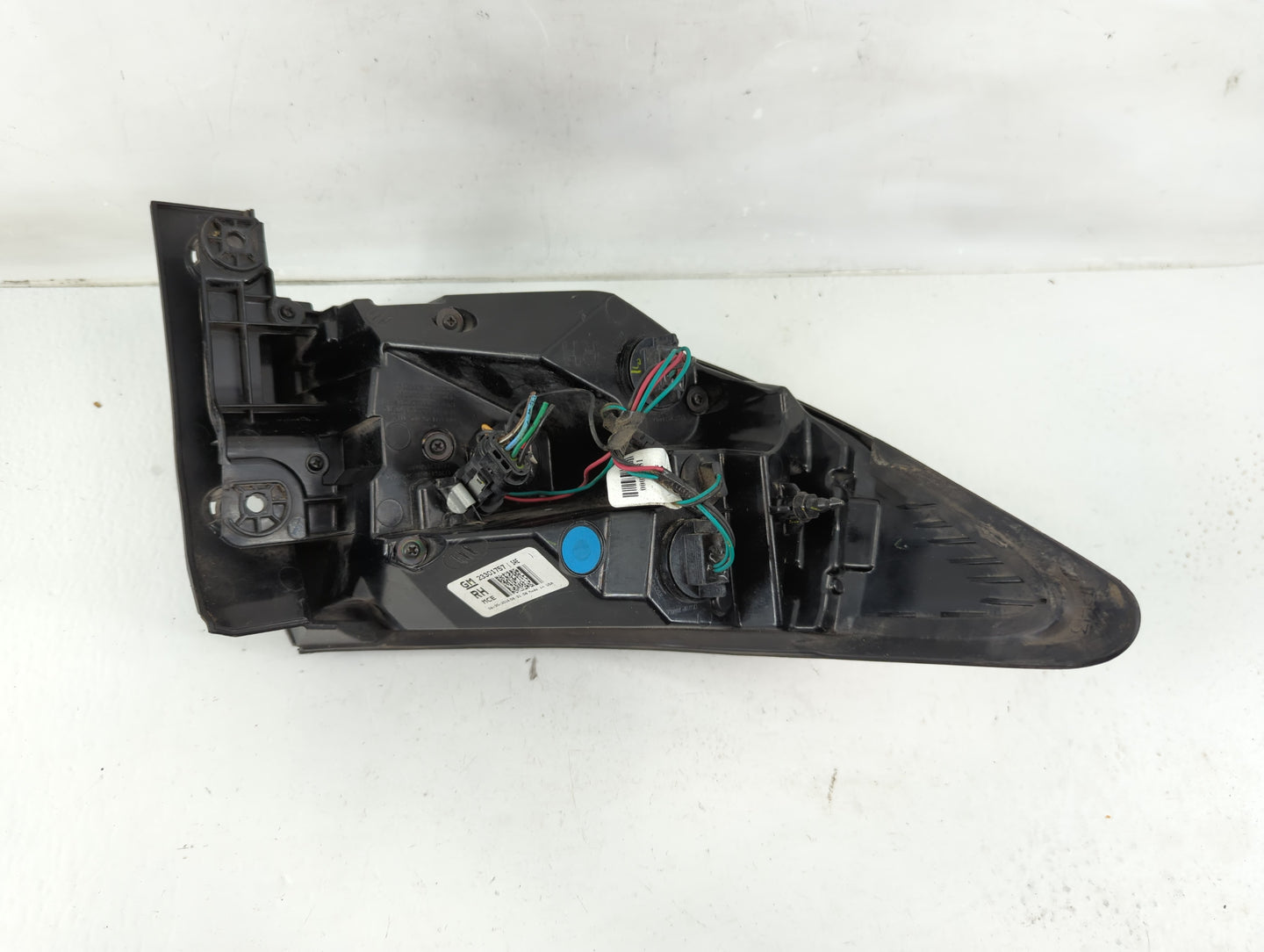 2013-2017 Chevrolet Traverse Tail Light Assembly Passenger Right OEM P/N:23301757 Fits Fits 2013 2014 2015 2016 2017 OEM Use