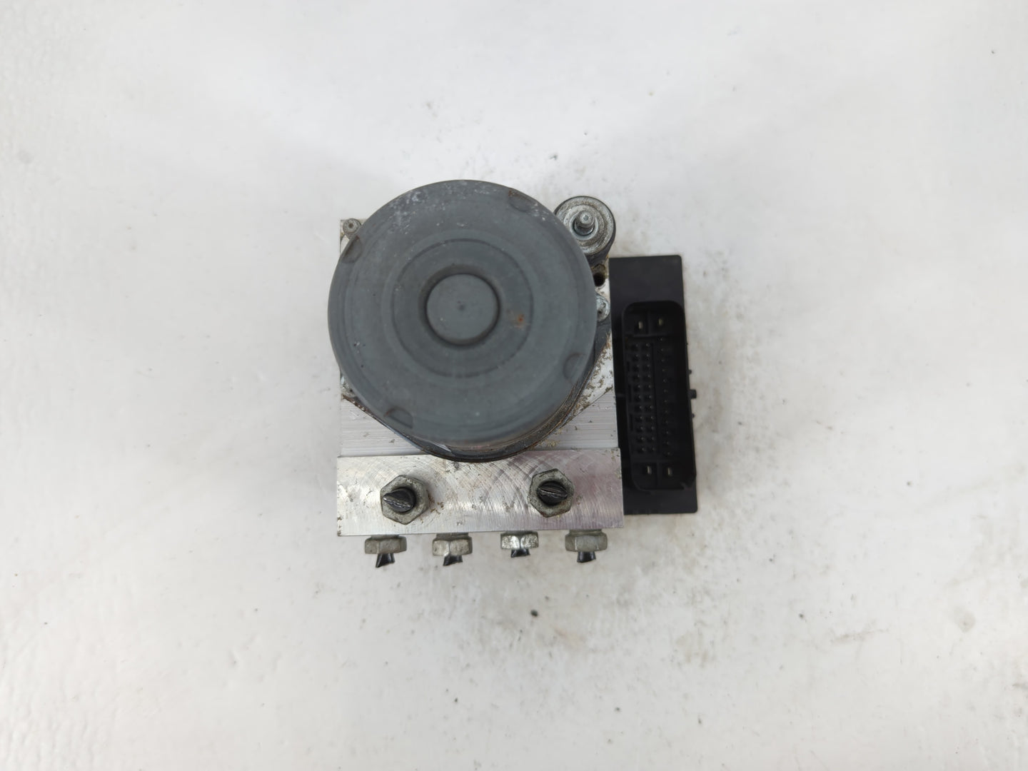 2017 Chevrolet Traverse ABS Pump Control Module Replacement P/N:23407416 Fits Fits 2012 2013 2014 2015 2016 OEM Used Auto Pa