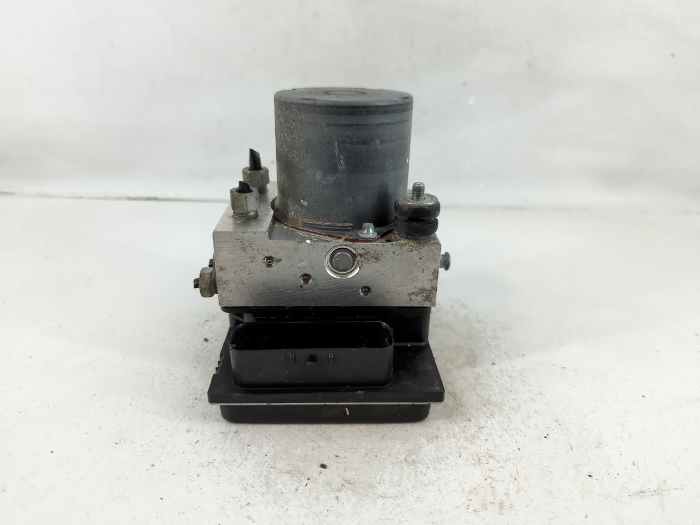 2017 Chevrolet Traverse ABS Pump Control Module Replacement P/N:23407416 Fits Fits 2012 2013 2014 2015 2016 OEM Used Auto Pa