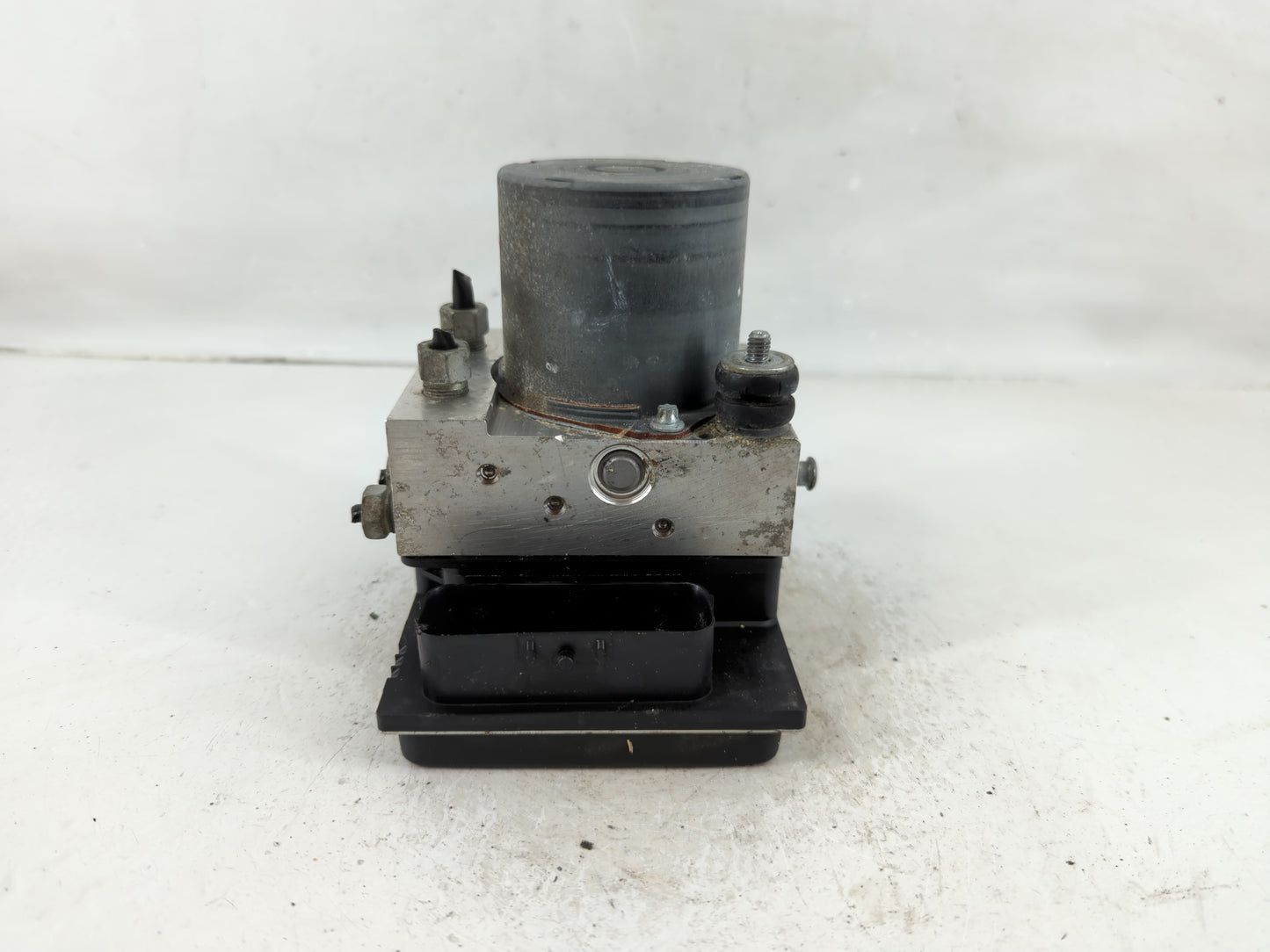 2017 Chevrolet Traverse ABS Pump Control Module Replacement P/N:23407416 Fits Fits 2012 2013 2014 2015 2016 OEM Used Auto Pa