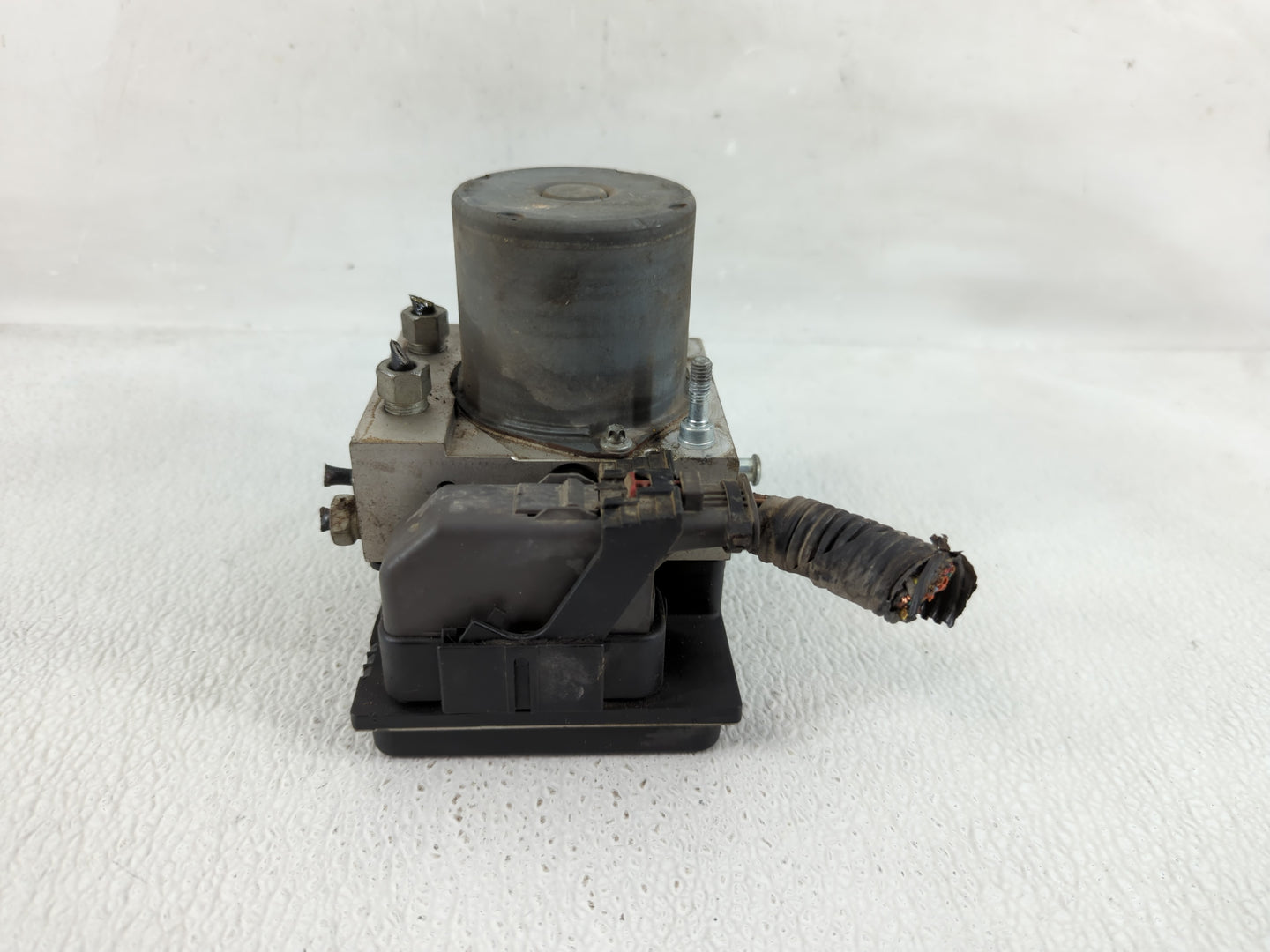 2017 Chevrolet Traverse ABS Pump Control Module Replacement P/N:22822155 Fits Fits 2012 2013 2014 2015 2016 OEM Used Auto Pa
