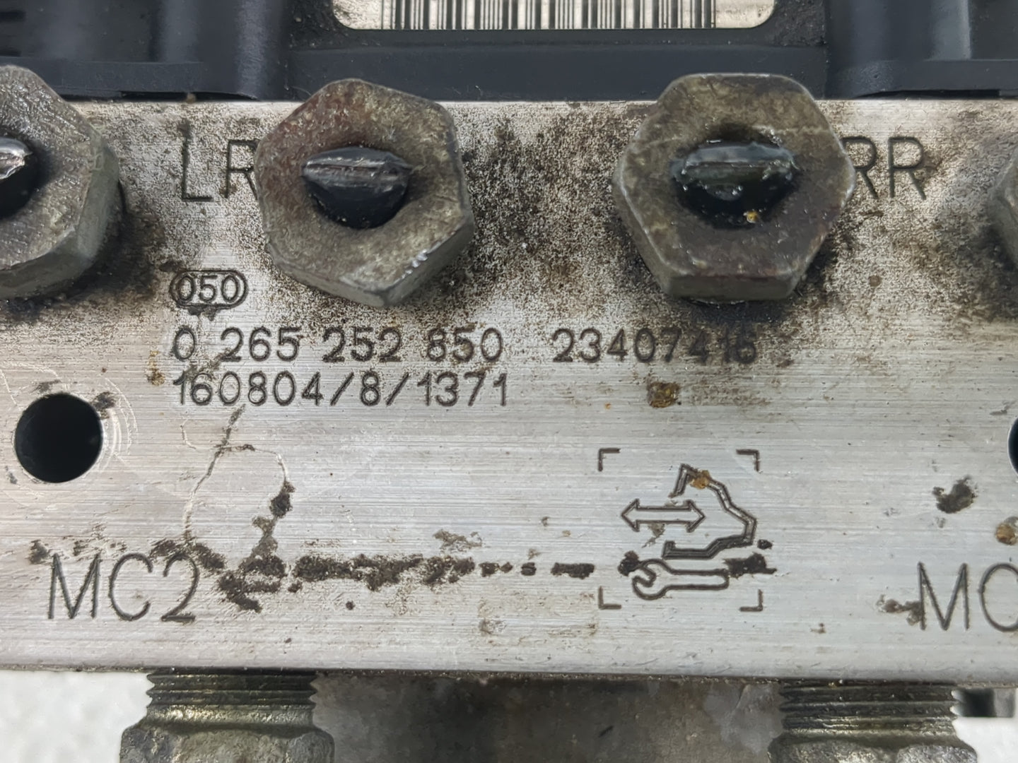2017 Chevrolet Traverse ABS Pump Control Module Replacement P/N:23407416 Fits Fits 2012 2013 2014 2015 2016 OEM Used Auto Pa