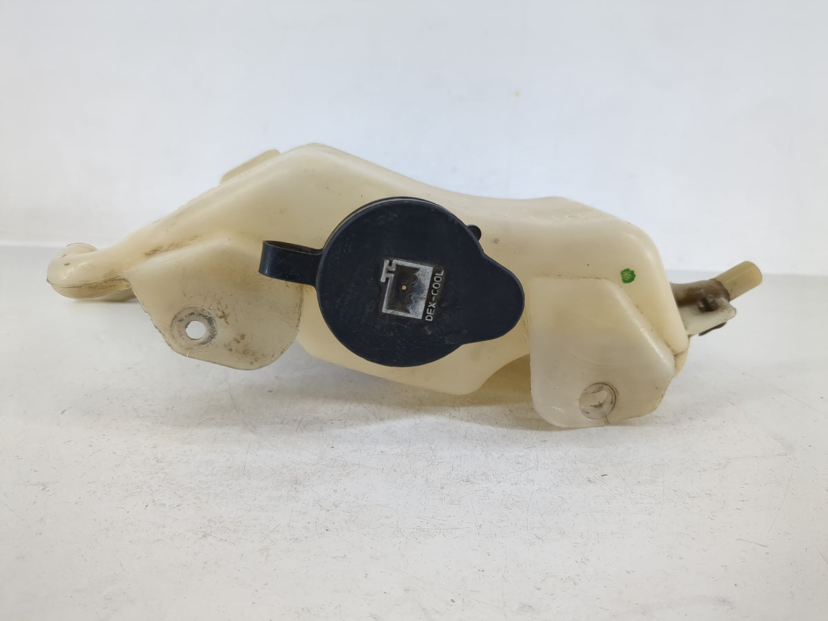 Chevrolet Traverse Windshield Washer Fluid Reservoir Bottle 1168193 - Oemusedautoparts1.com