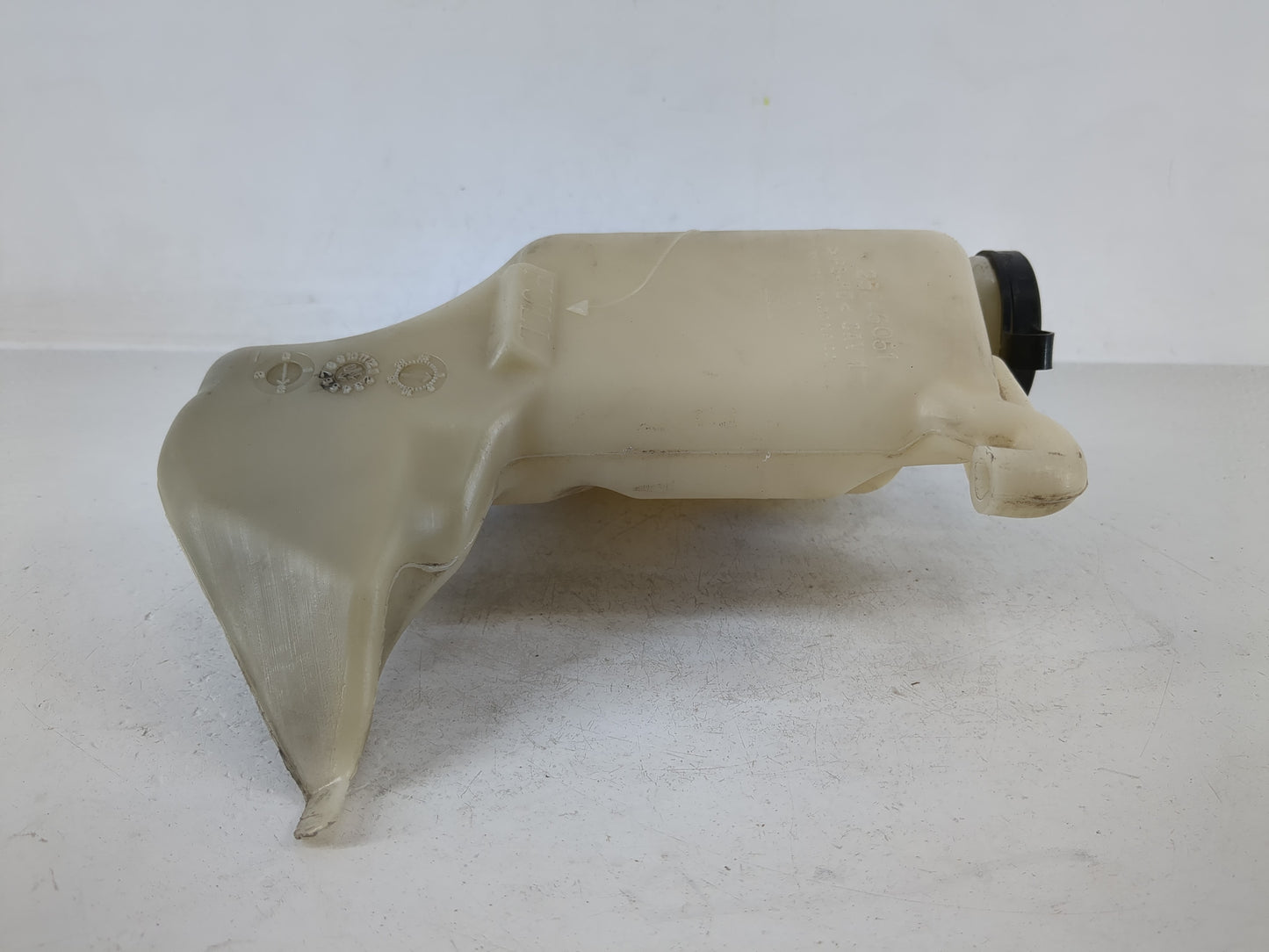 Chevrolet Traverse Windshield Washer Fluid Reservoir Bottle Oem - Oemusedautoparts1.com