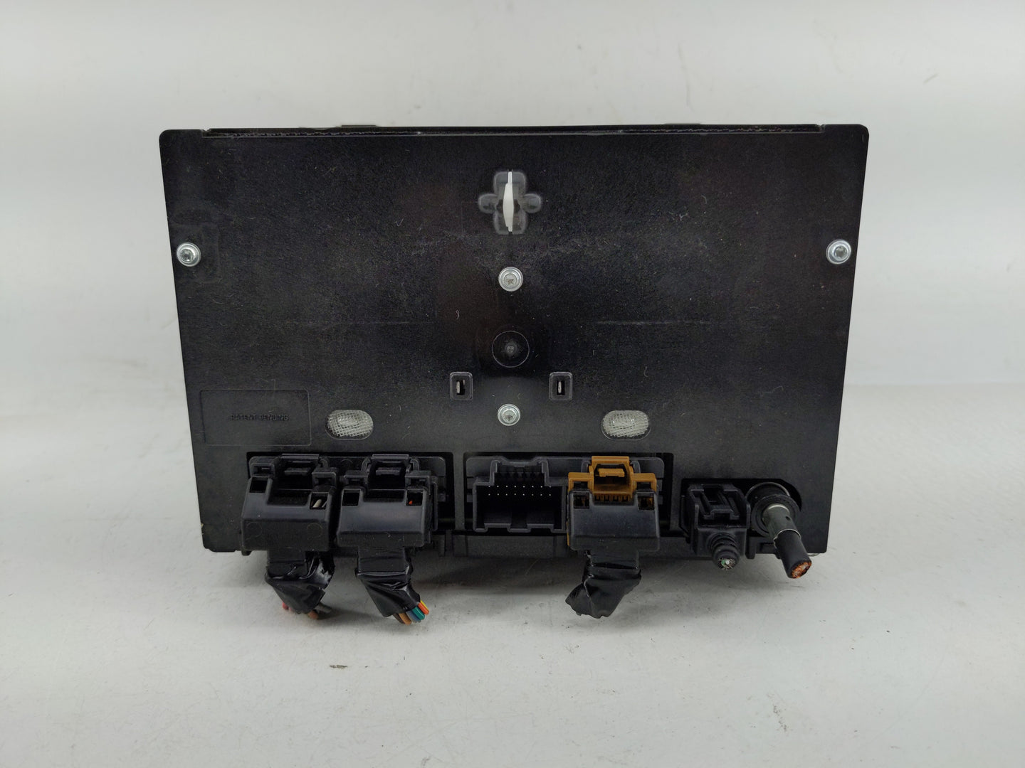 2016-2017 Chevrolet Traverse Radio AM FM Cd Player Receiver Replacement P/N:84082781 Fits Fits 2016 2017 OEM Used Auto Parts