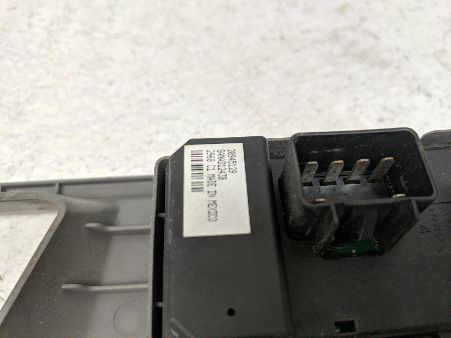 2017 Chevrolet Traverse Master Power Window Switch Replacement Driver Side Left P/N:20945129 Fits OEM Used Auto Parts - Oemu
