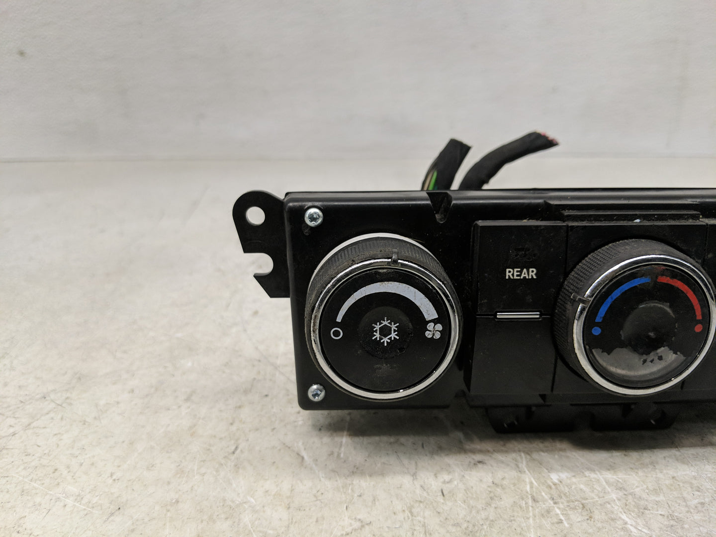 2013-2017 Chevrolet Traverse Climate Control Module Temperature AC/Heater Replacement P/N:22969802 Fits OEM Used Auto Parts 