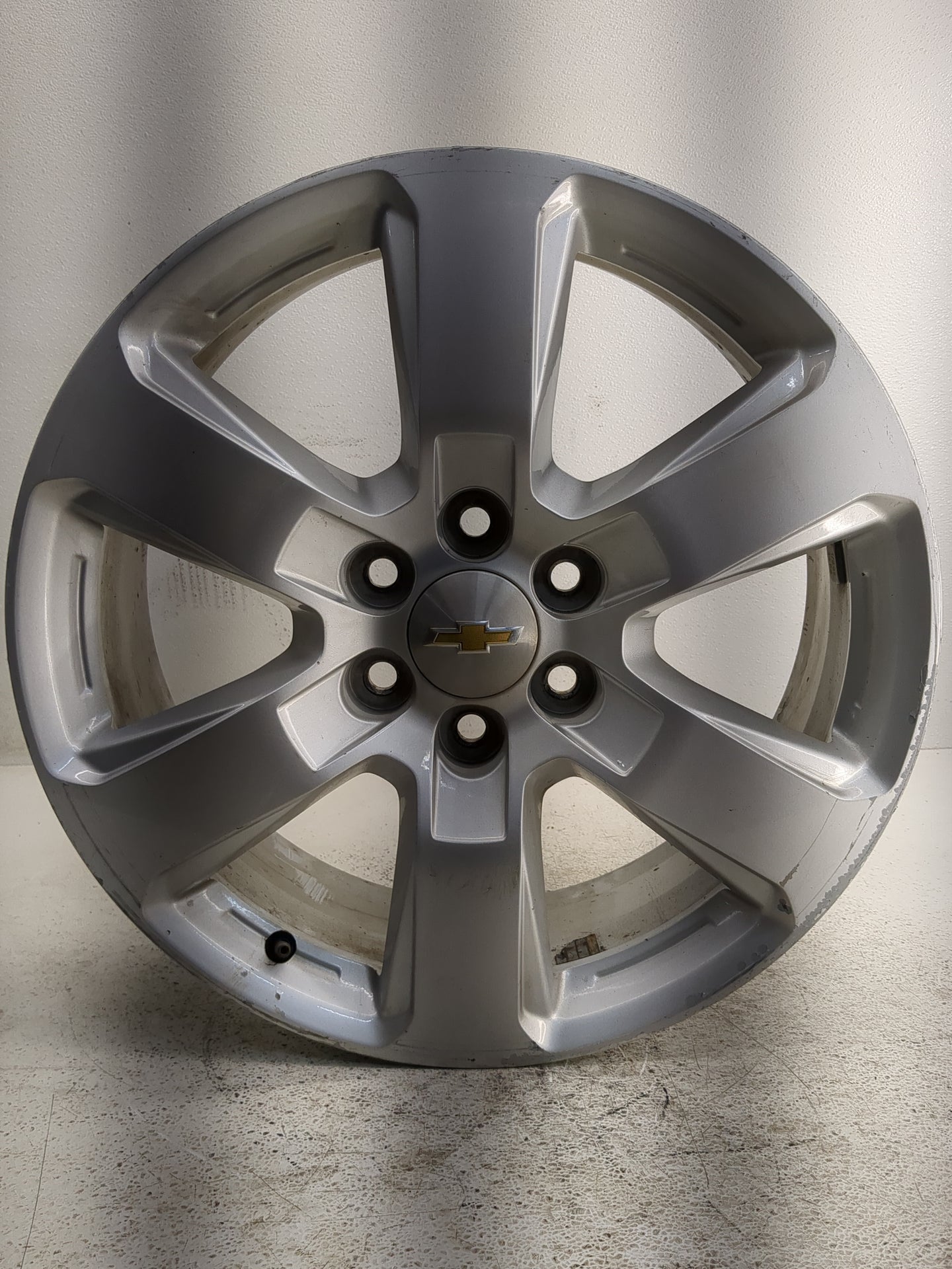 2016-2017 Chevrolet Traverse Oem Wheel Rim - Oemusedautoparts1.com