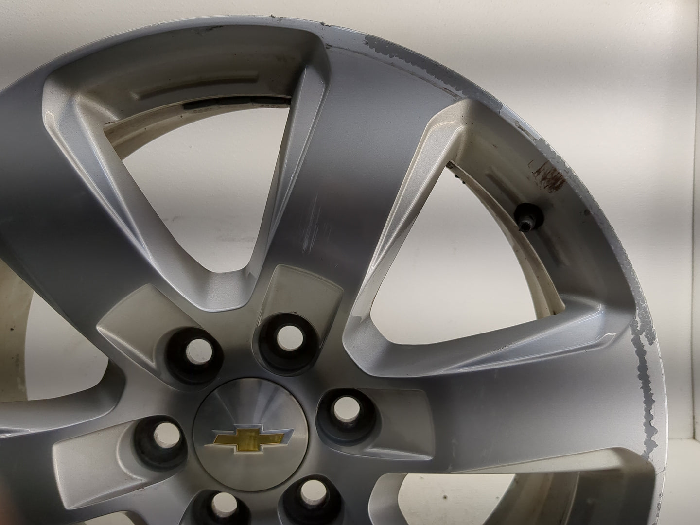 2016-2017 Chevrolet Traverse Oem Wheel Rim 1318324 - Oemusedautoparts1.com