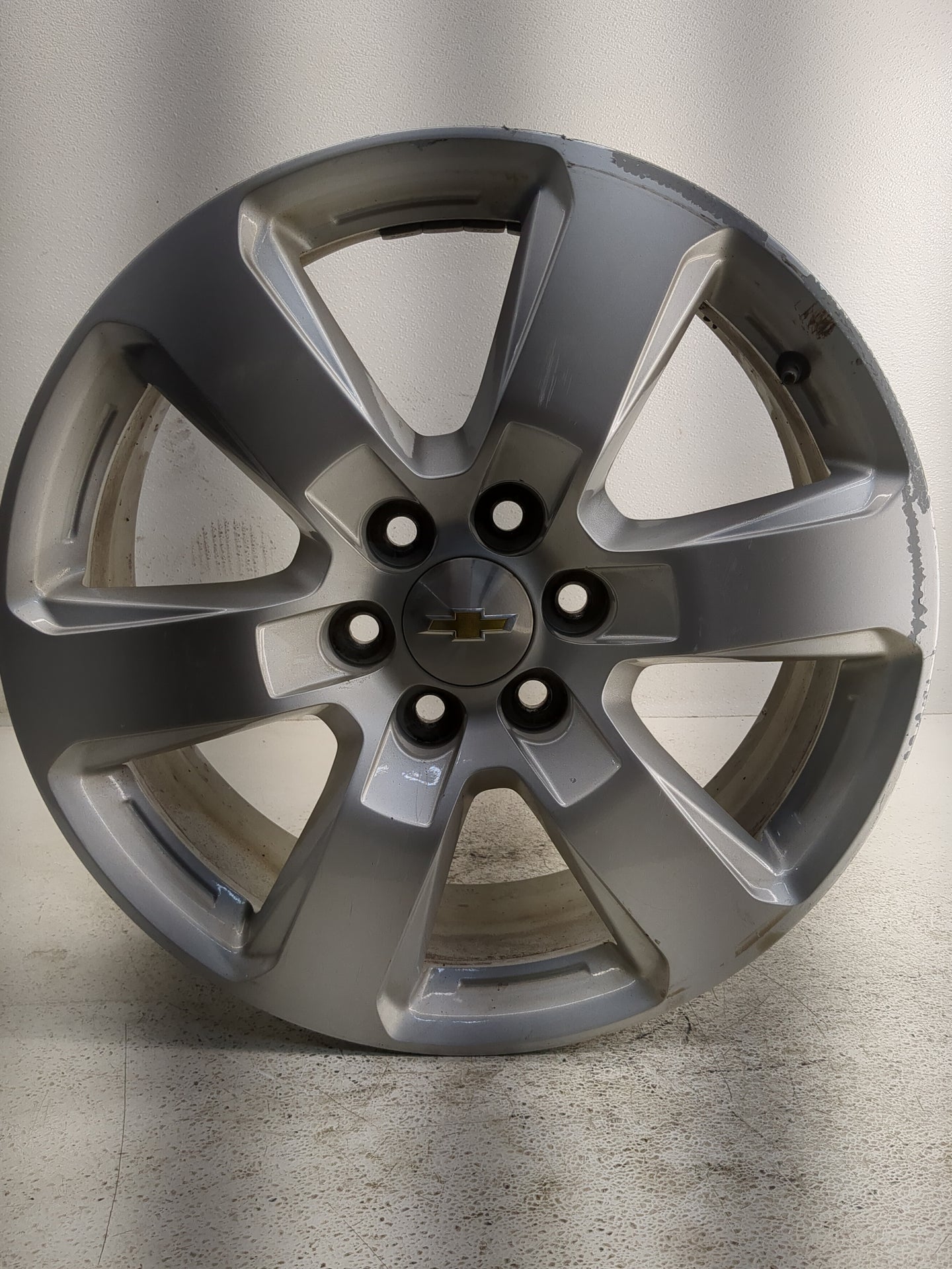 2016-2017 Chevrolet Traverse Oem Wheel Rim 1318324 - Oemusedautoparts1.com