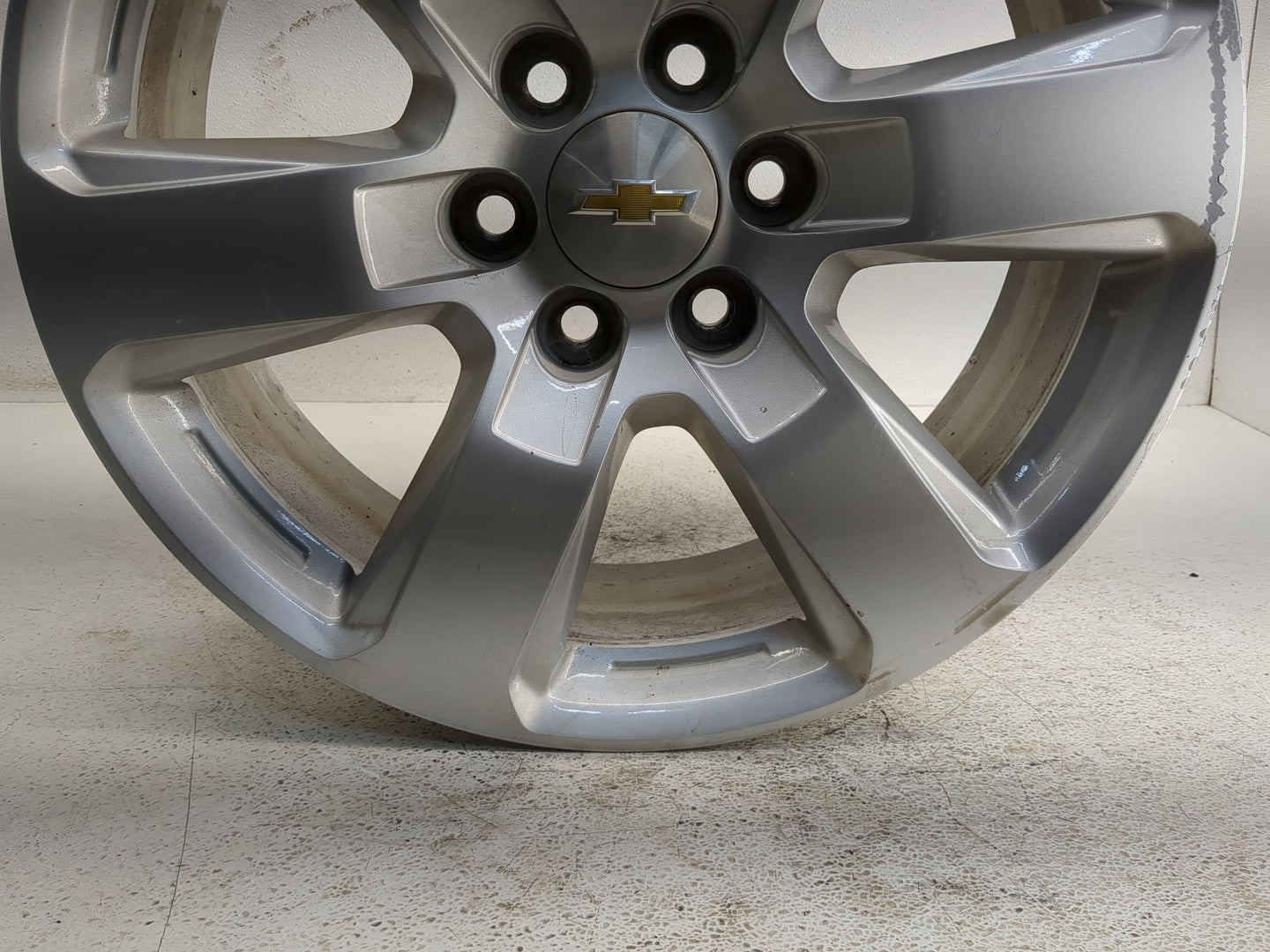 2016-2017 Chevrolet Traverse Oem Wheel Rim 1318324 - Oemusedautoparts1.com
