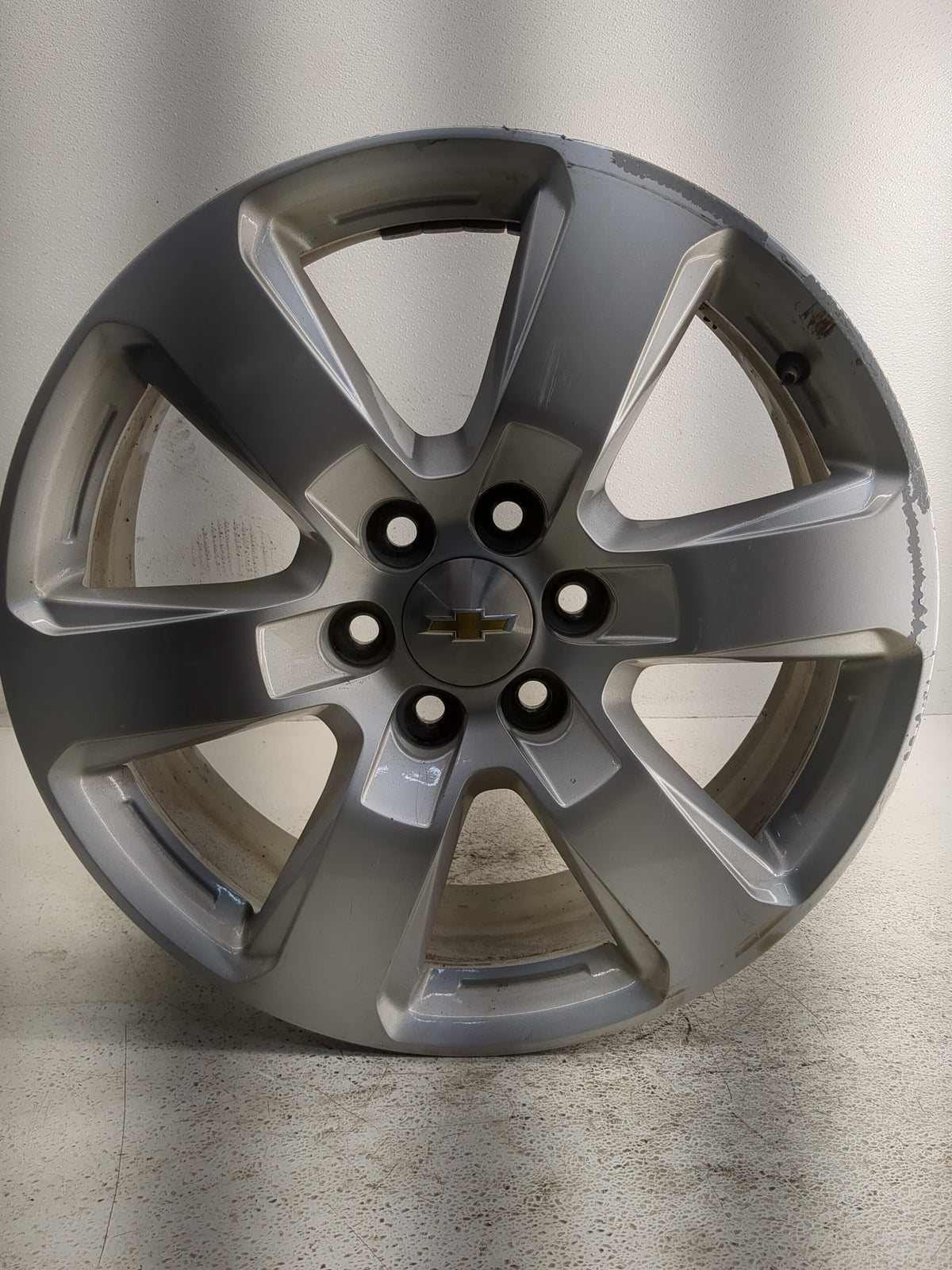 2016-2017 Chevrolet Traverse Oem Wheel Rim 1318324 - Oemusedautoparts1.com