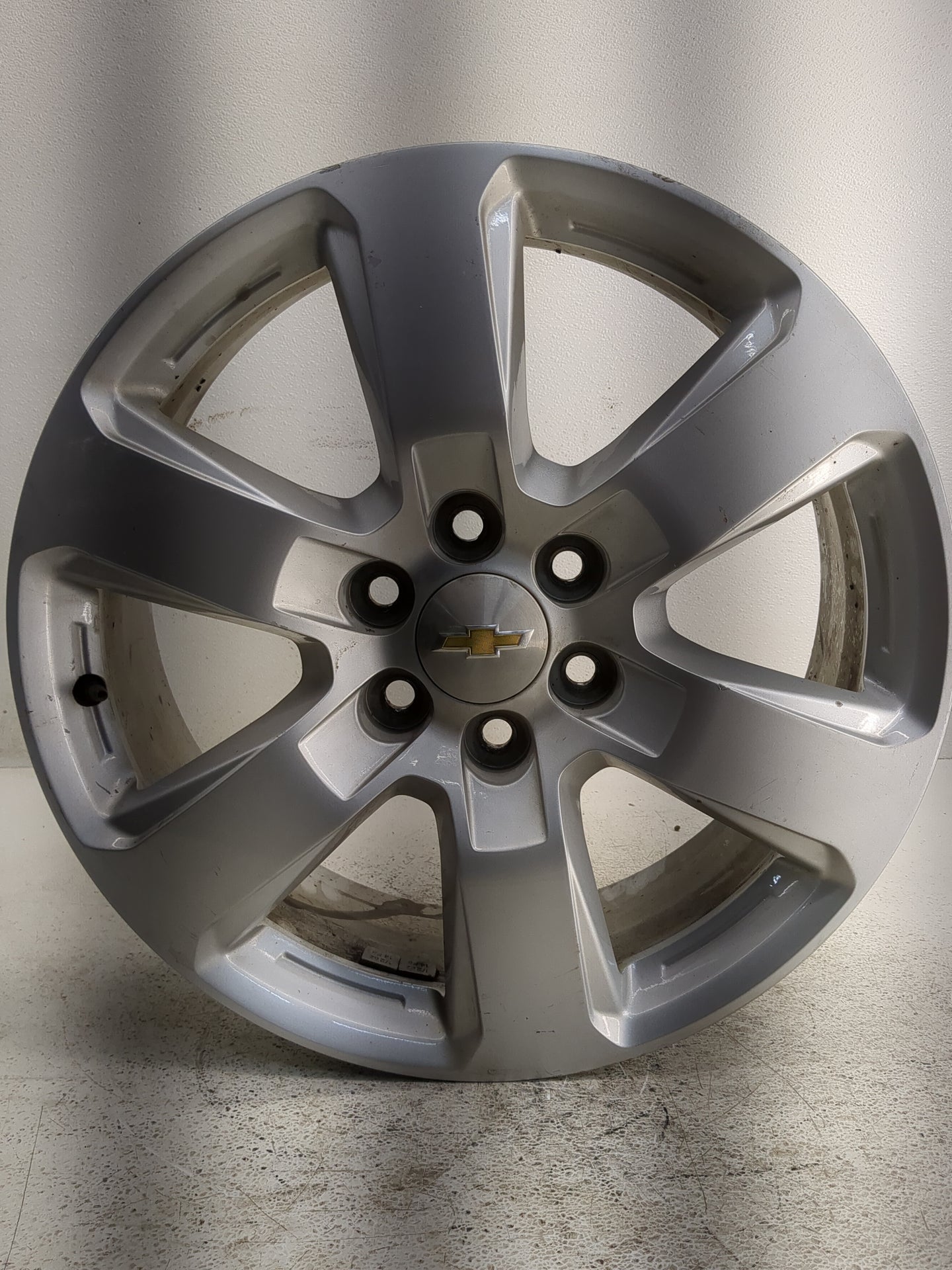2016-2017 Chevrolet Traverse Oem Wheel Rim 1318325 - Oemusedautoparts1.com