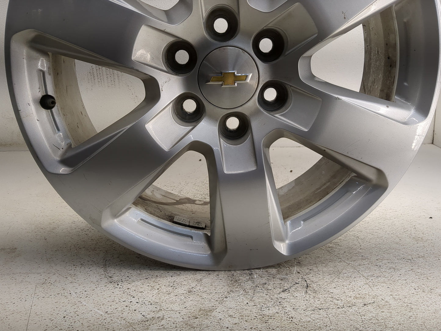 2016-2017 Chevrolet Traverse Oem Wheel Rim 1318325 - Oemusedautoparts1.com
