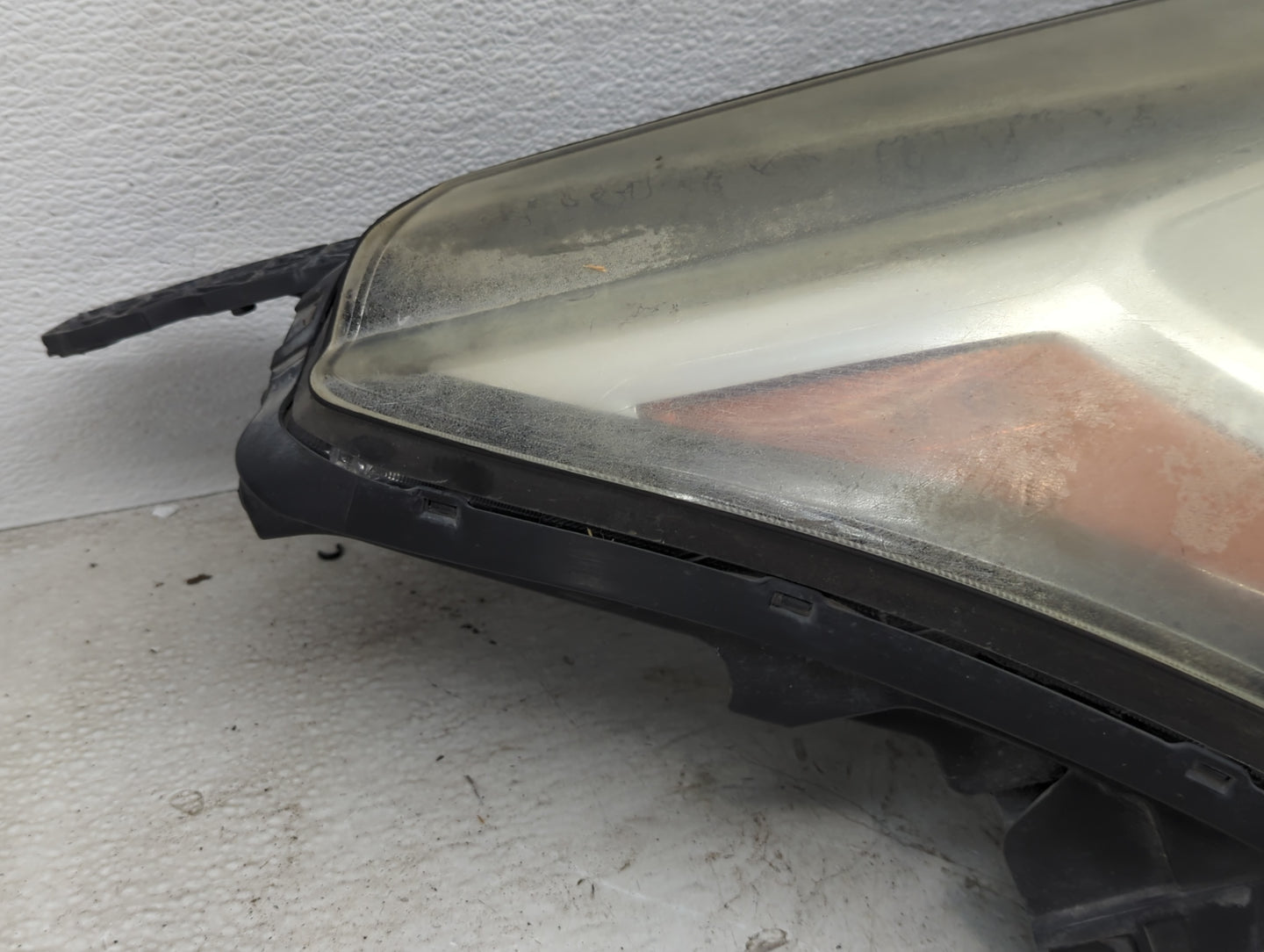 2013 Chevrolet Traverse Passenger Right Oem Head Light Headlight Lamp - Oemusedautoparts1.com
