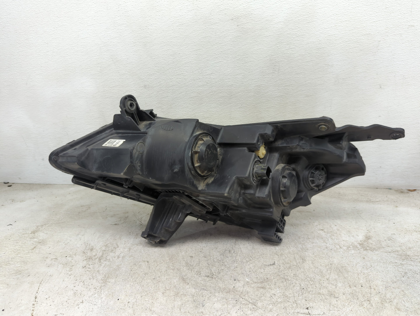 2013 Chevrolet Traverse Passenger Right Oem Head Light Headlight Lamp - Oemusedautoparts1.com