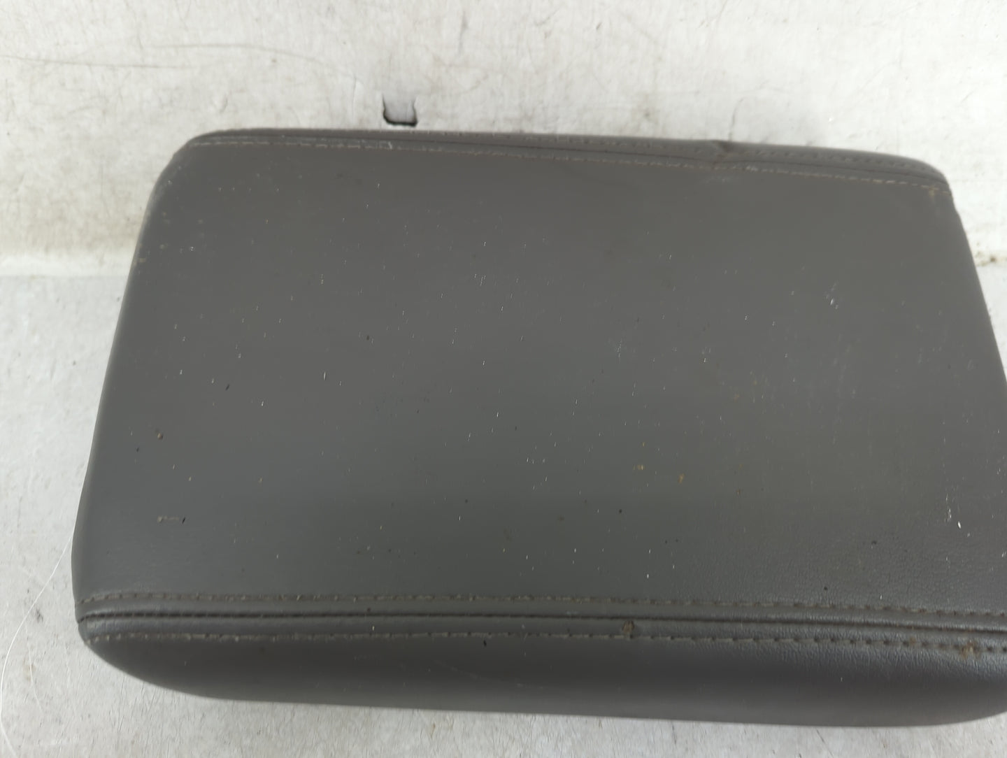 2017 Chevrolet Traverse Center Console Armrest Cover Lid P/N:22905366 Fits OEM Used Auto Parts - Oemusedautoparts1.com
