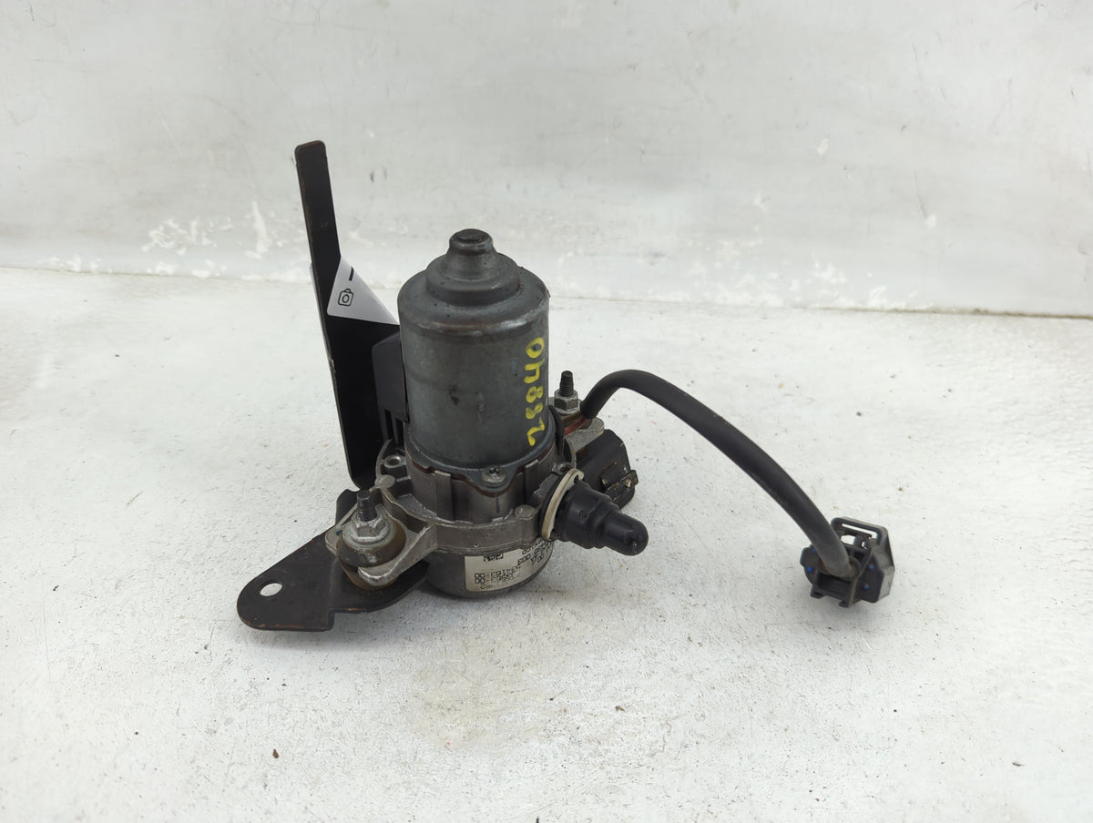 Chevrolet Traverse Central Vaccum Lock Pump 1450762 - Oemusedautoparts1.com