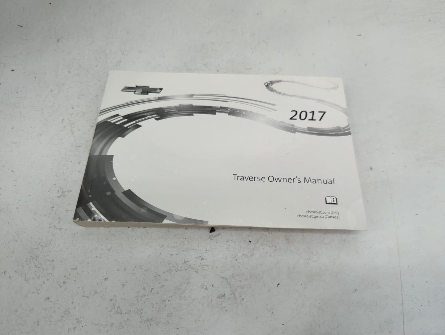 2017 Chevrolet Traverse Owners Manual Book Guide P/N:23216842B OEM Used Auto Parts - Oemusedautoparts1.com