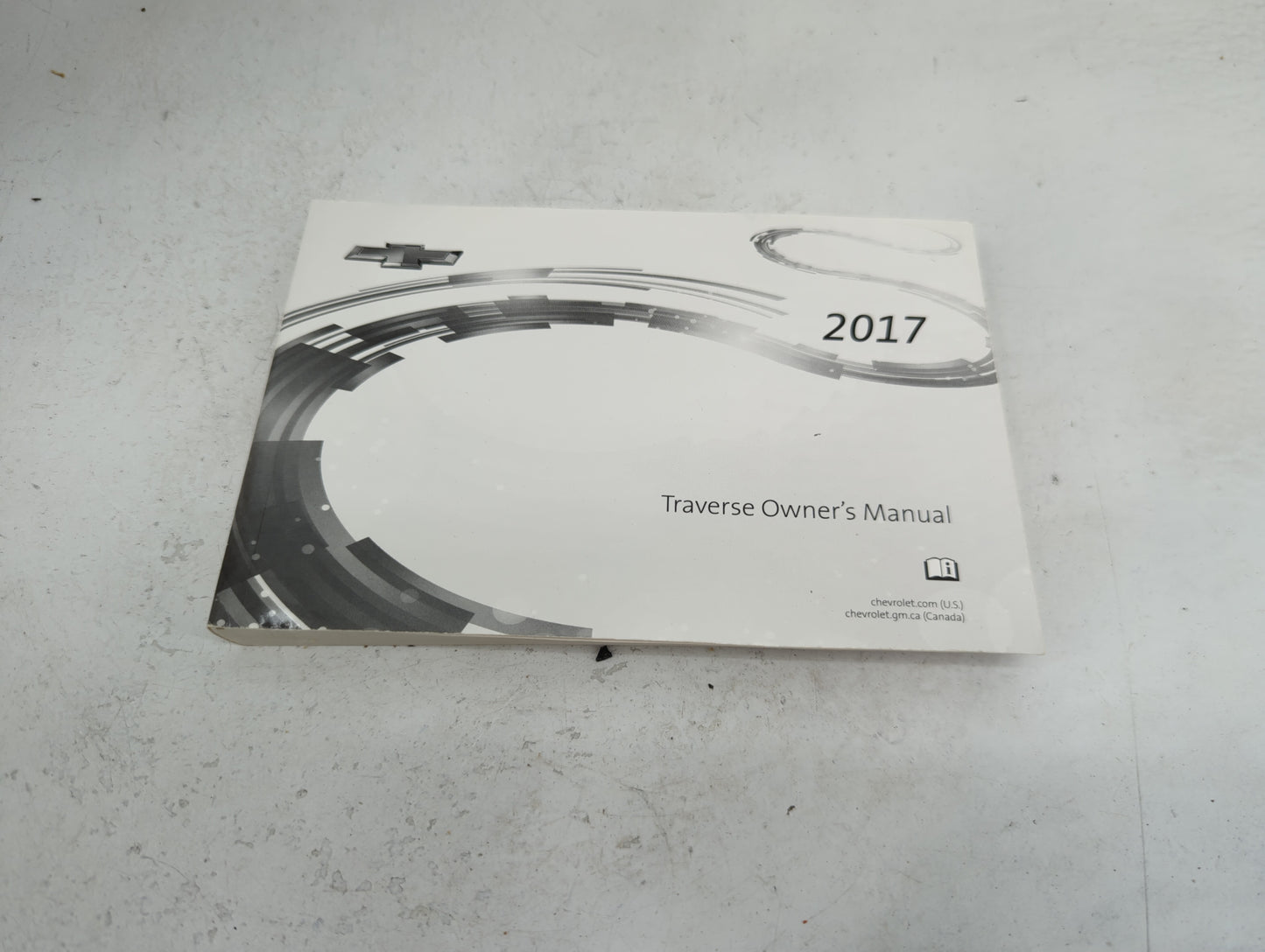 2017 Chevrolet Traverse Owners Manual Book Guide P/N:23216842B OEM Used Auto Parts - Oemusedautoparts1.com