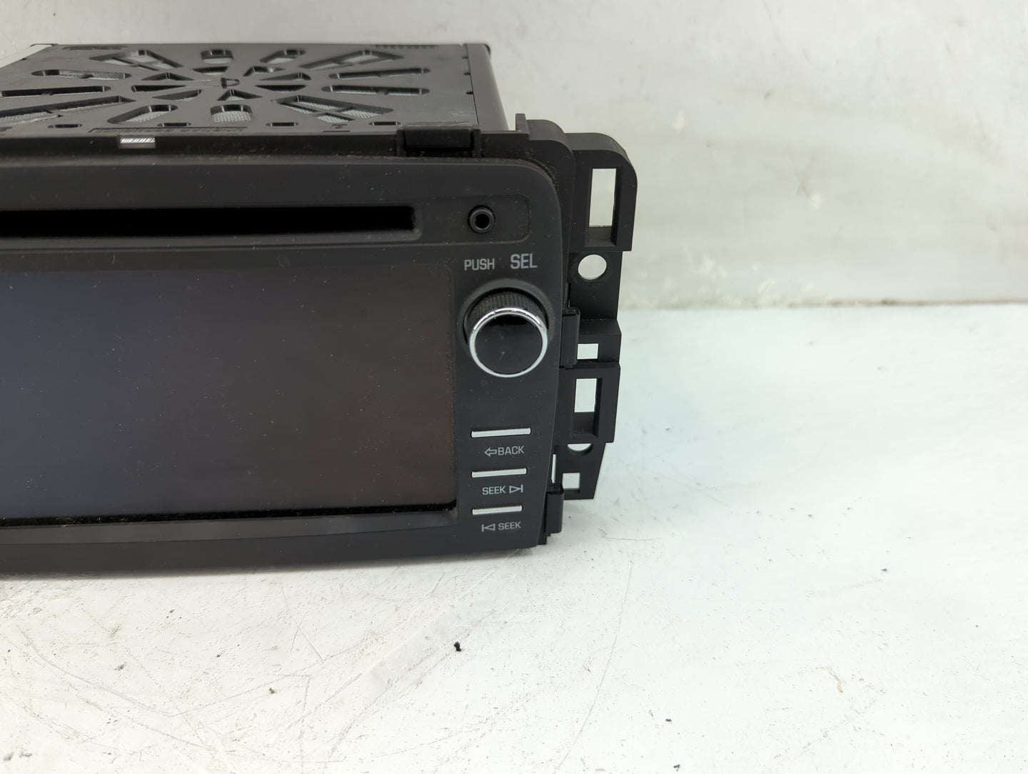 2016-2017 Chevrolet Traverse Radio AM FM Cd Player Receiver Replacement P/N:84082781 Fits Fits 2016 2017 OEM Used Auto Parts