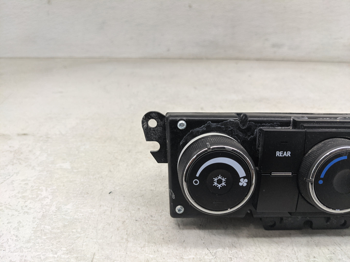 2013-2017 Chevrolet Traverse Climate Control Module Temperature AC/Heater Replacement P/N:22969802 Fits OEM Used Auto Parts 