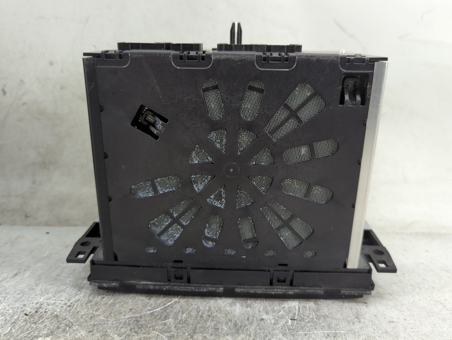 2016-2017 Chevrolet Traverse Radio AM FM Cd Player Receiver Replacement P/N:84082781 28528989, L2C0050TR Fits Fits 2016 2017