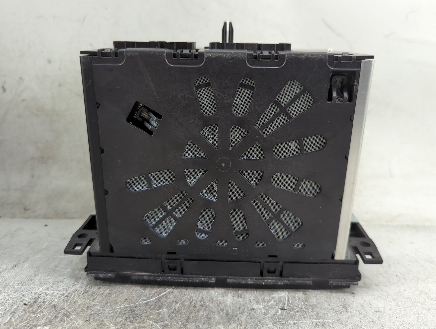 2016-2017 Chevrolet Traverse Radio AM FM Cd Player Receiver Replacement P/N:84082781 28528989, L2C0050TR Fits Fits 2016 2017