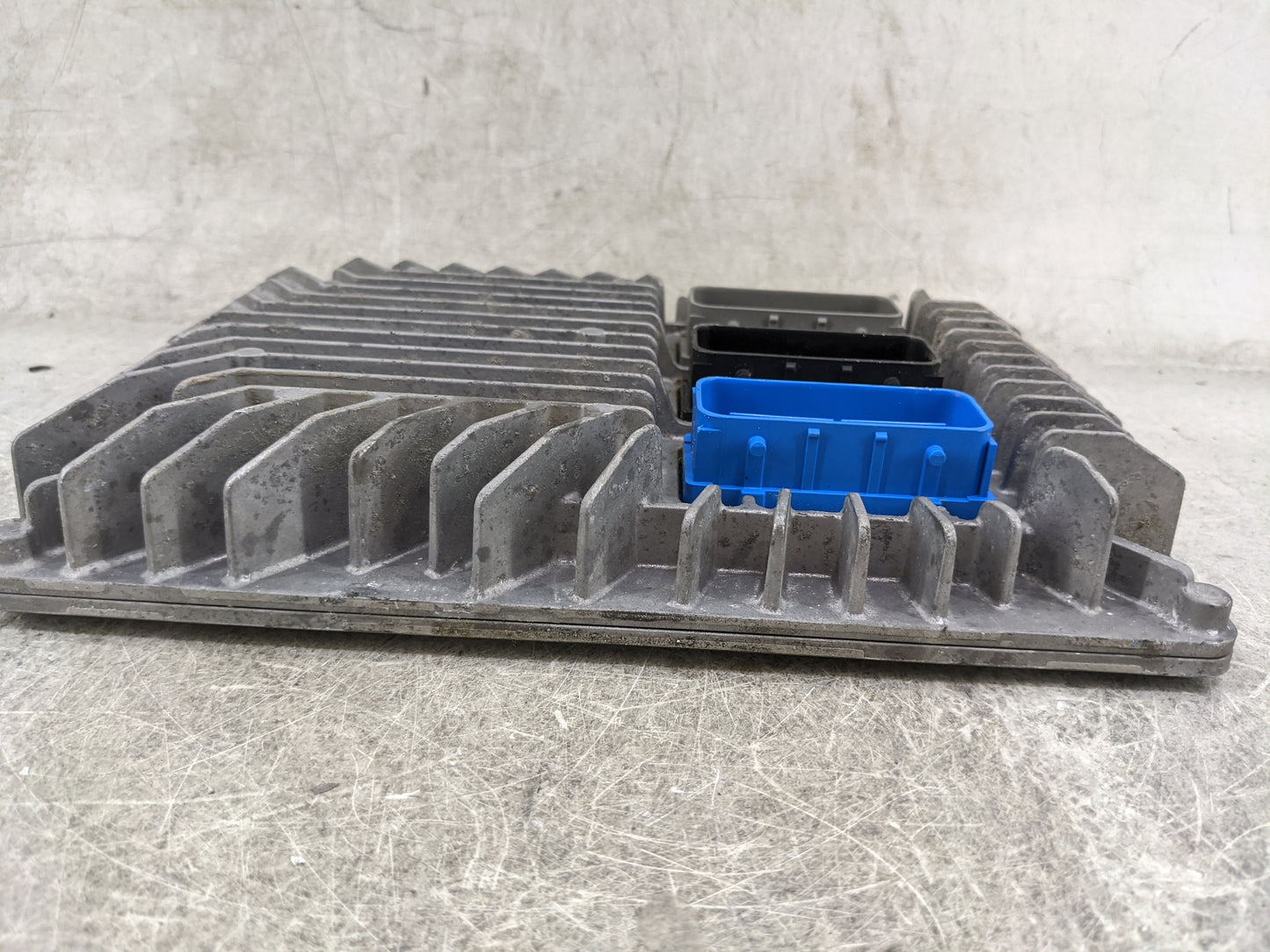 2017 Chevrolet Traverse PCM Engine Control Computer ECU ECM PCU OEM P/N:12670801 12667002 Fits Fits 2018 2019 2020 OEM Used 