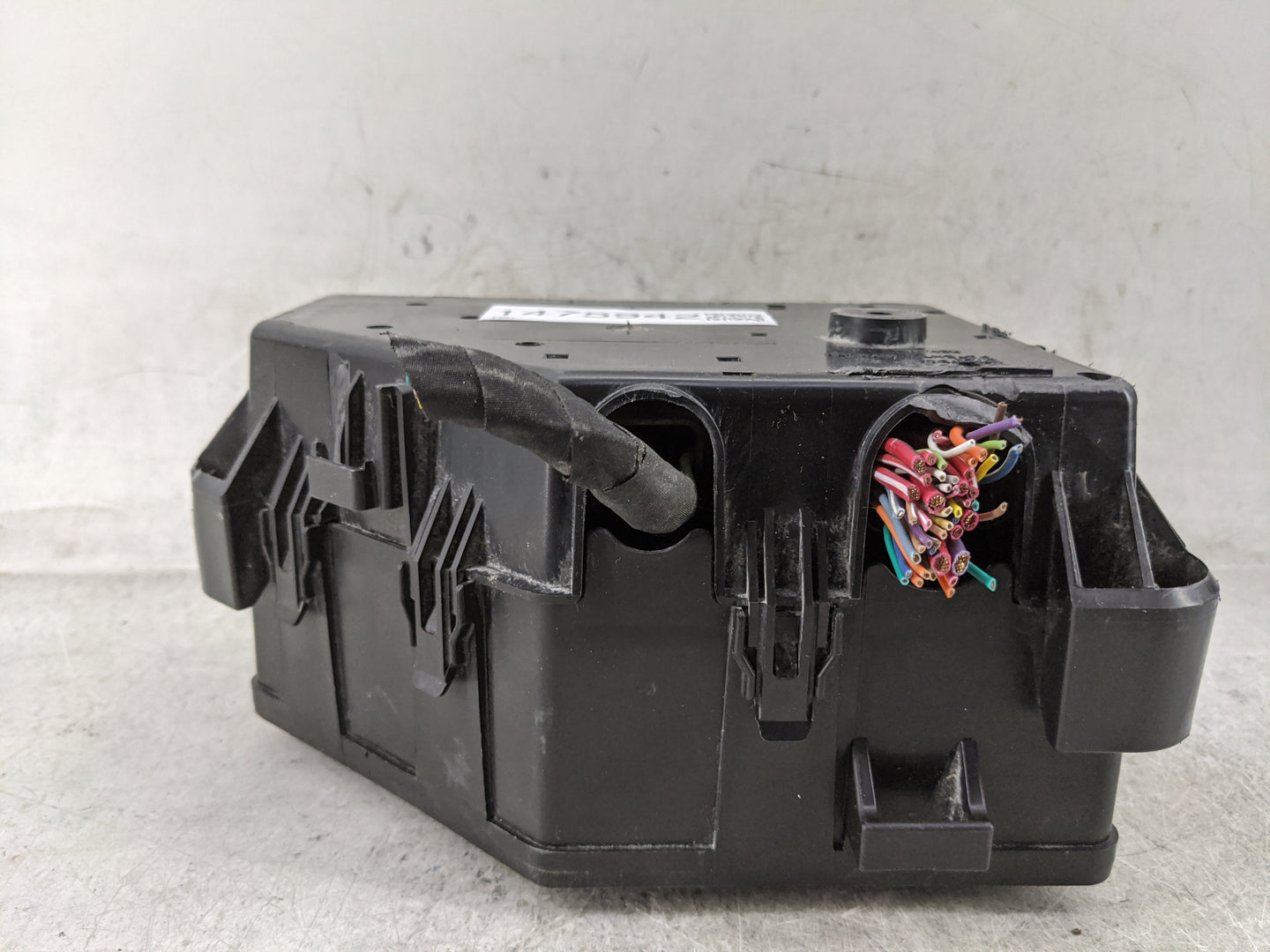 2015-2017 Chevrolet Traverse Fusebox Fuse Box Panel Relay Module P/N:15927722 15522722, 6126458 Fits Fits 2015 2016 2017 OEM