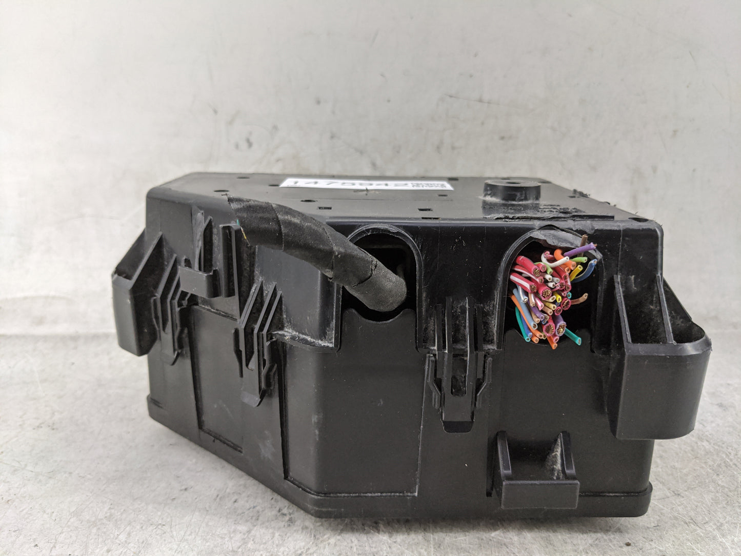 2015-2017 Chevrolet Traverse Fusebox Fuse Box Panel Relay Module P/N:15927722 15522722, 6126458 Fits Fits 2015 2016 2017 OEM