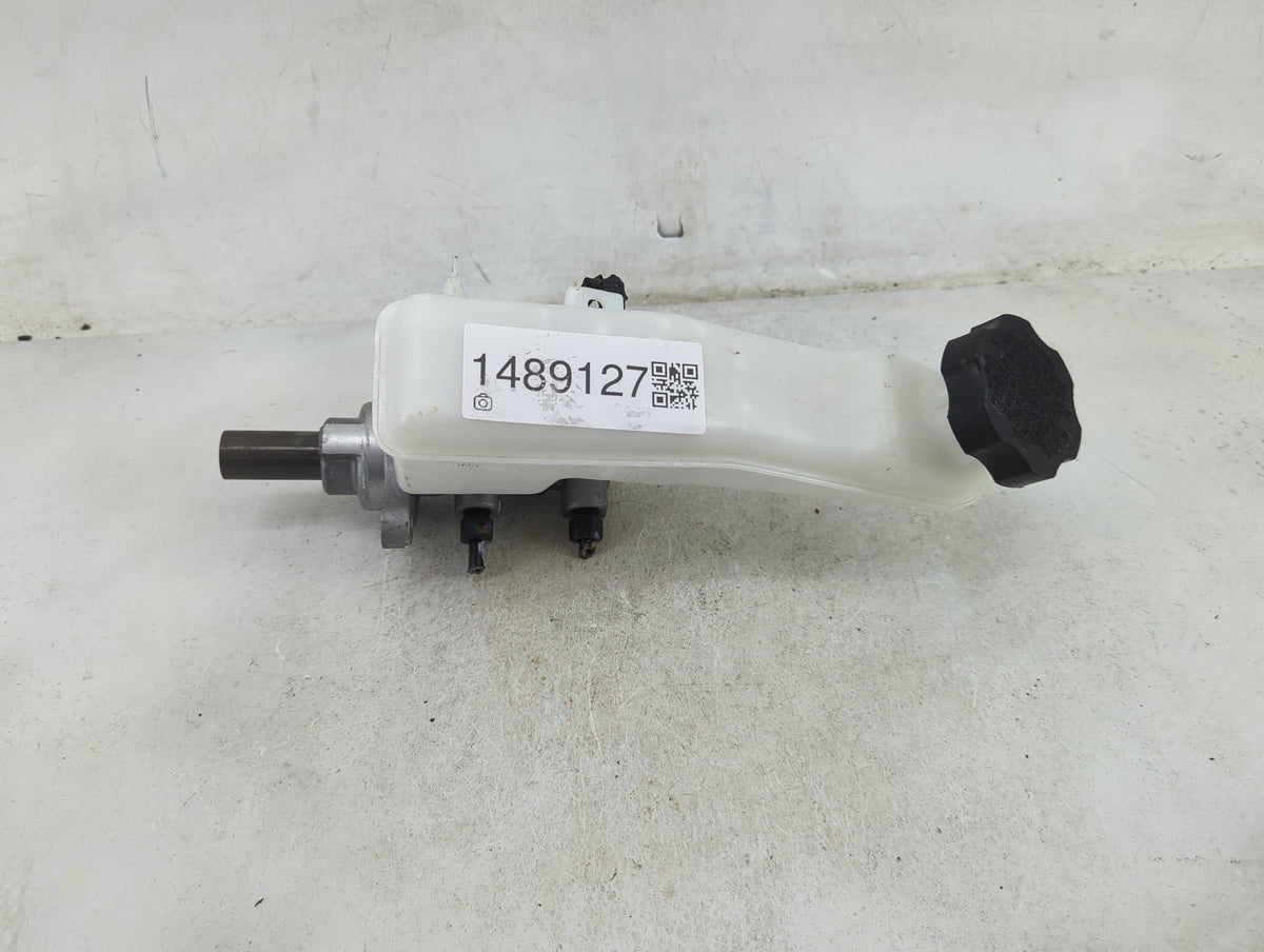 Chevrolet Traverse Brake Master Cylinder 1489127 - Oemusedautoparts1.com