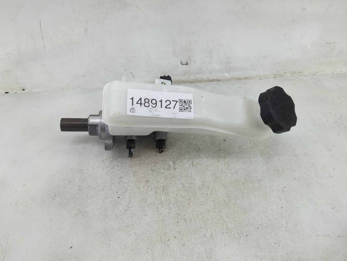 Chevrolet Traverse Brake Master Cylinder 1489127 - Oemusedautoparts1.com