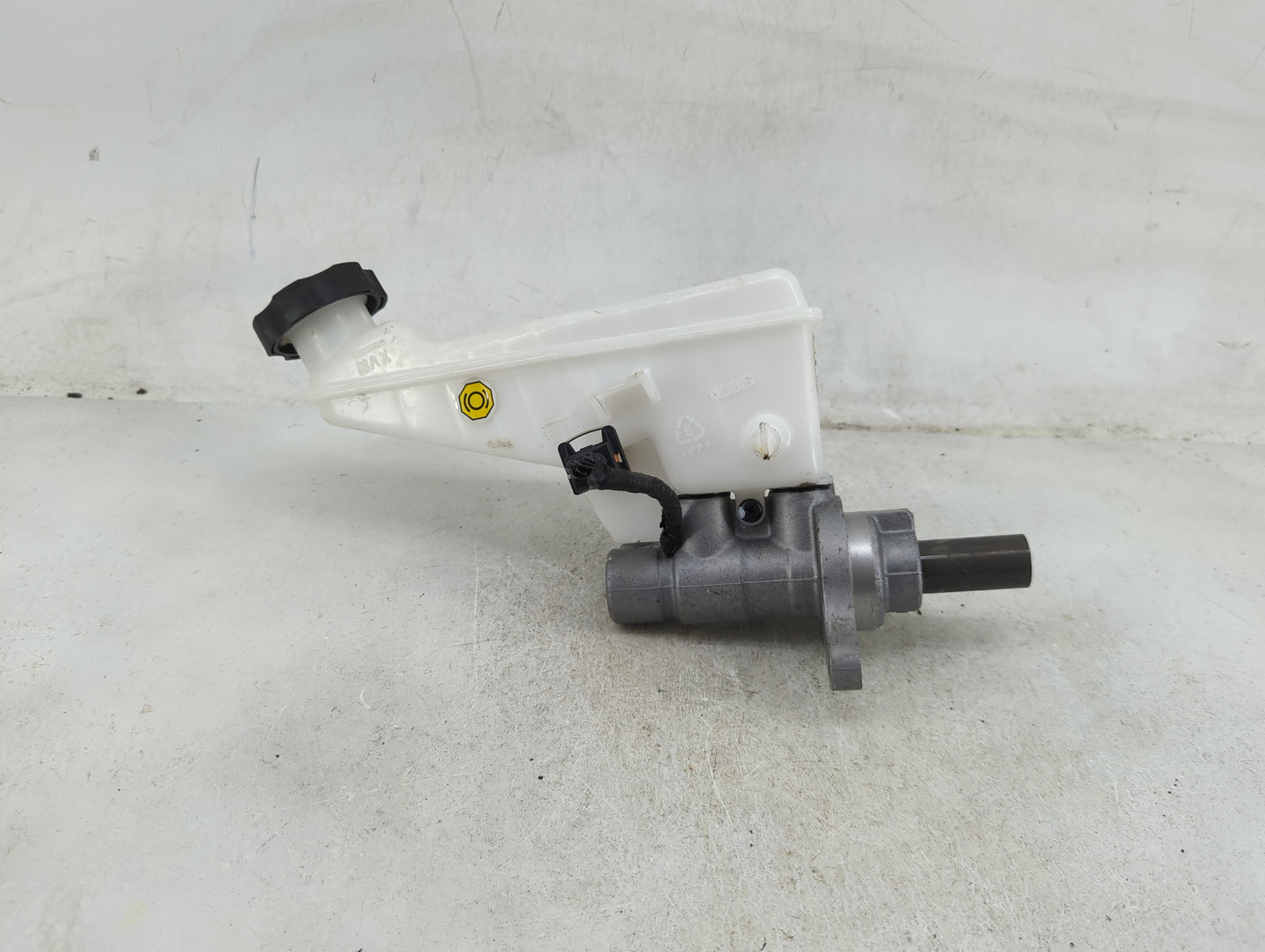 Chevrolet Traverse Brake Master Cylinder 1489127 - Oemusedautoparts1.com