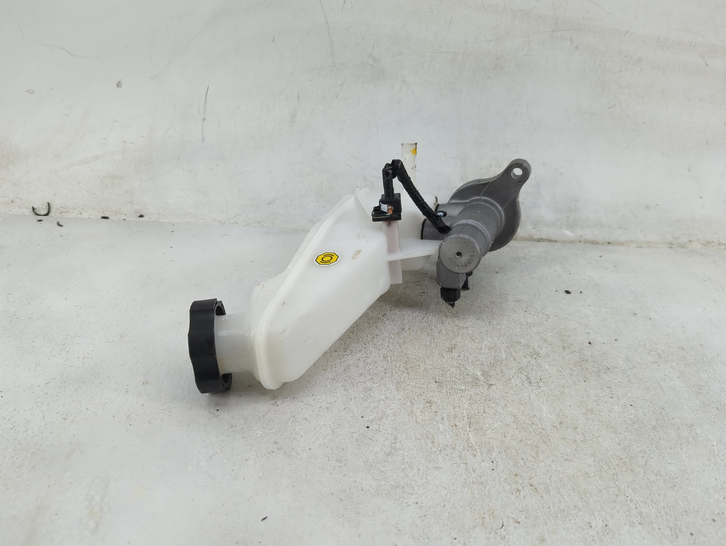 Chevrolet Traverse Brake Master Cylinder 1489127 - Oemusedautoparts1.com