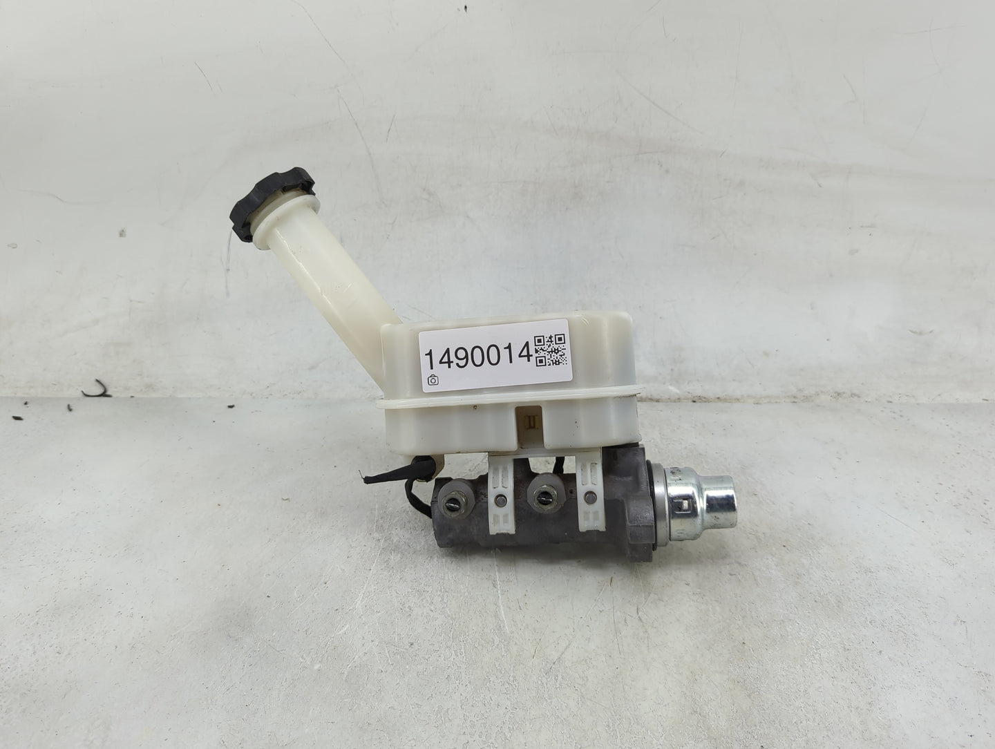 Chevrolet Traverse Brake Master Cylinder 1490014 - Oemusedautoparts1.com