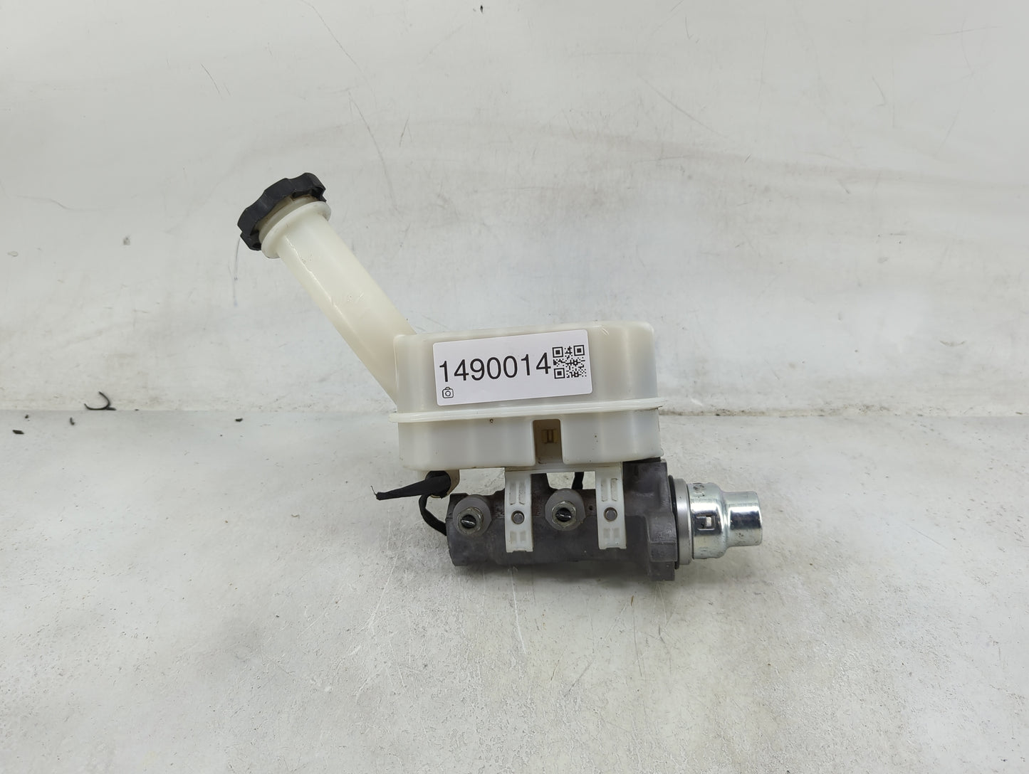 Chevrolet Traverse Brake Master Cylinder 1490014 - Oemusedautoparts1.com