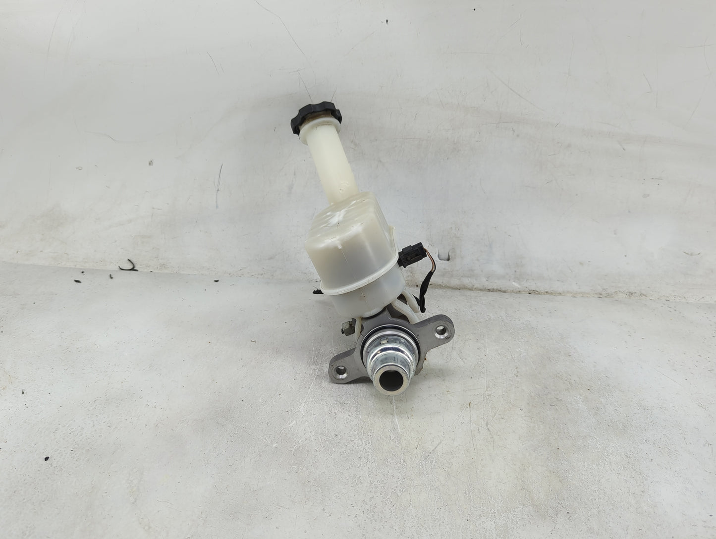 Chevrolet Traverse Brake Master Cylinder 1490014 - Oemusedautoparts1.com