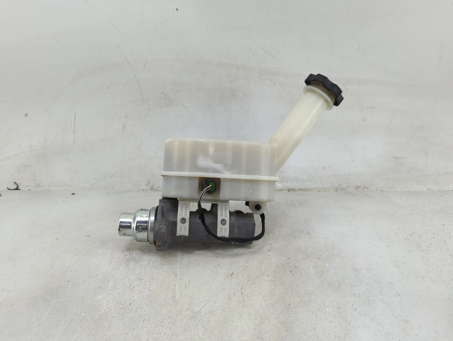 Chevrolet Traverse Brake Master Cylinder 1490014 - Oemusedautoparts1.com