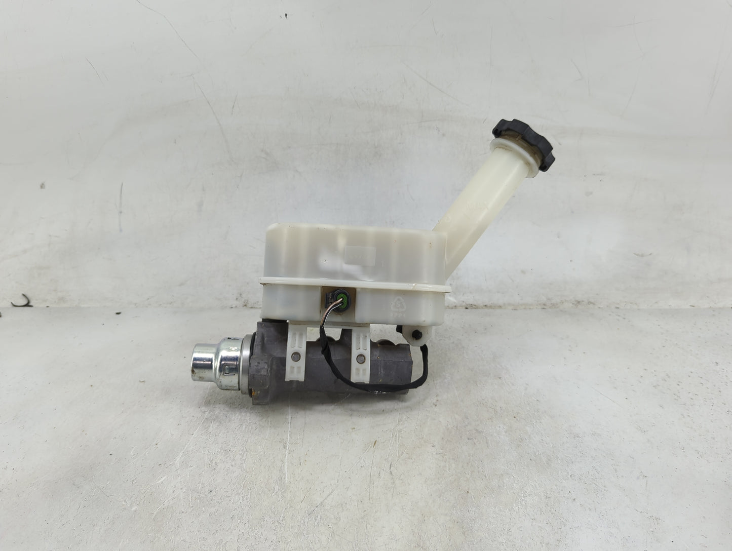 Chevrolet Traverse Brake Master Cylinder 1490014 - Oemusedautoparts1.com