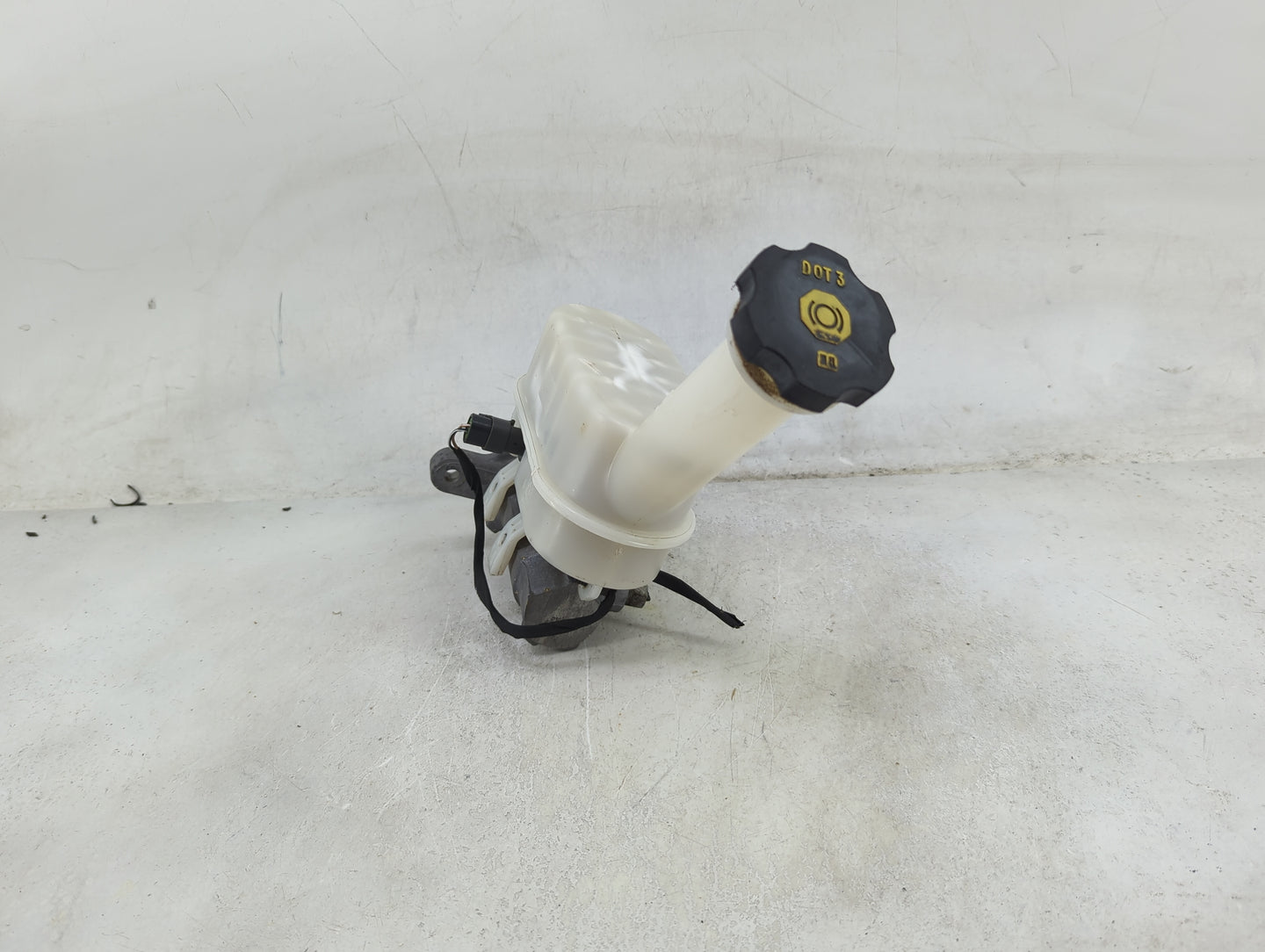 Chevrolet Traverse Brake Master Cylinder 1490014 - Oemusedautoparts1.com