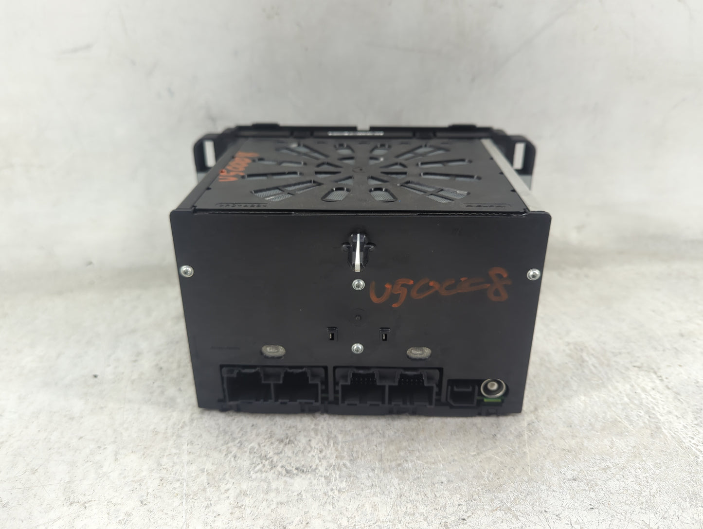 2016-2017 Chevrolet Traverse Radio AM FM Cd Player Receiver Replacement P/N:84082781 28528989, L2C0050TR Fits Fits 2016 2017