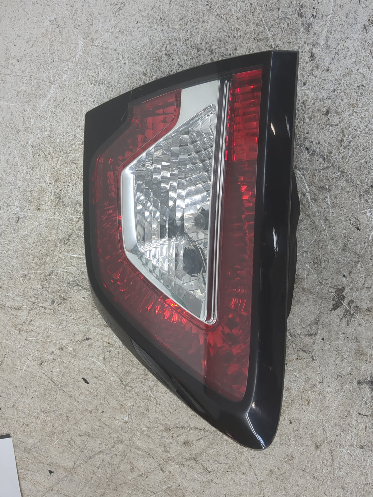 2013 Chevrolet Traverse Driver Left Side Deck Lid Mounted Tail Light 1501673 - Oemusedautoparts1.com