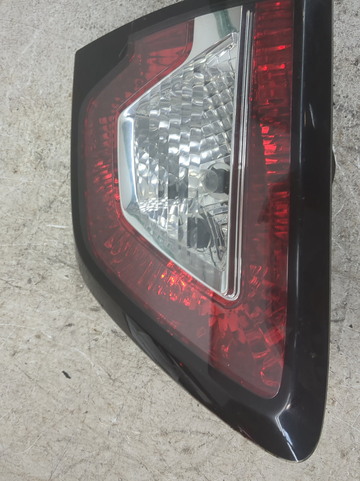 2013 Chevrolet Traverse Driver Left Side Deck Lid Mounted Tail Light 1501673 - Oemusedautoparts1.com