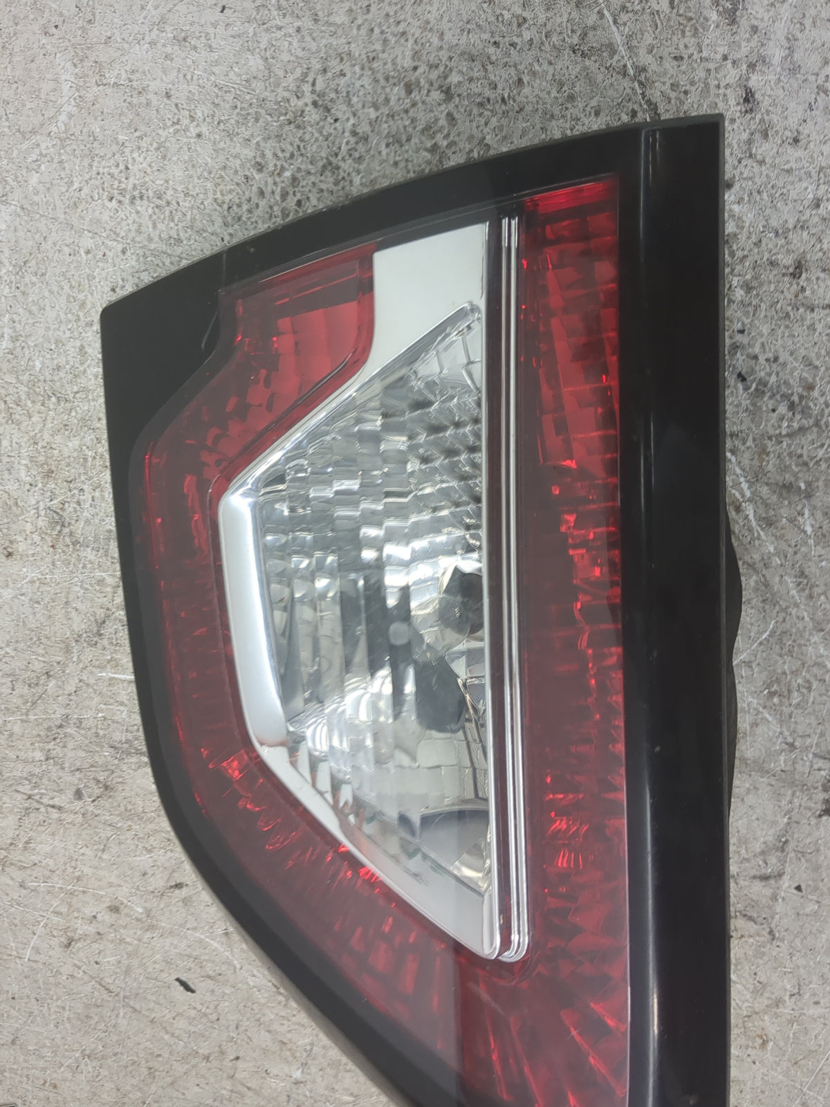 2013 Chevrolet Traverse Driver Left Side Deck Lid Mounted Tail Light 1501673 - Oemusedautoparts1.com
