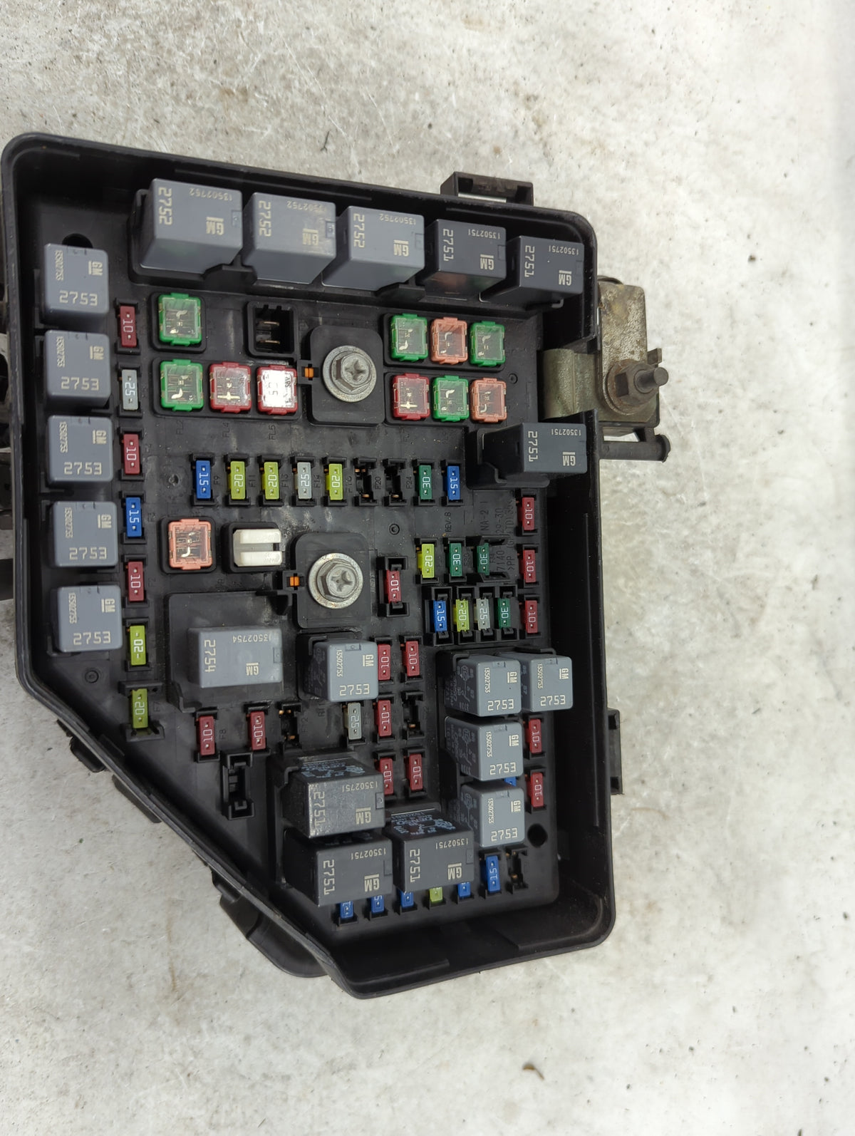 2015-2017 Chevrolet Traverse Fusebox Fuse Box Panel Relay Module P/N:23436805 20977706 Fits Fits 2015 2016 2017 OEM Used Aut