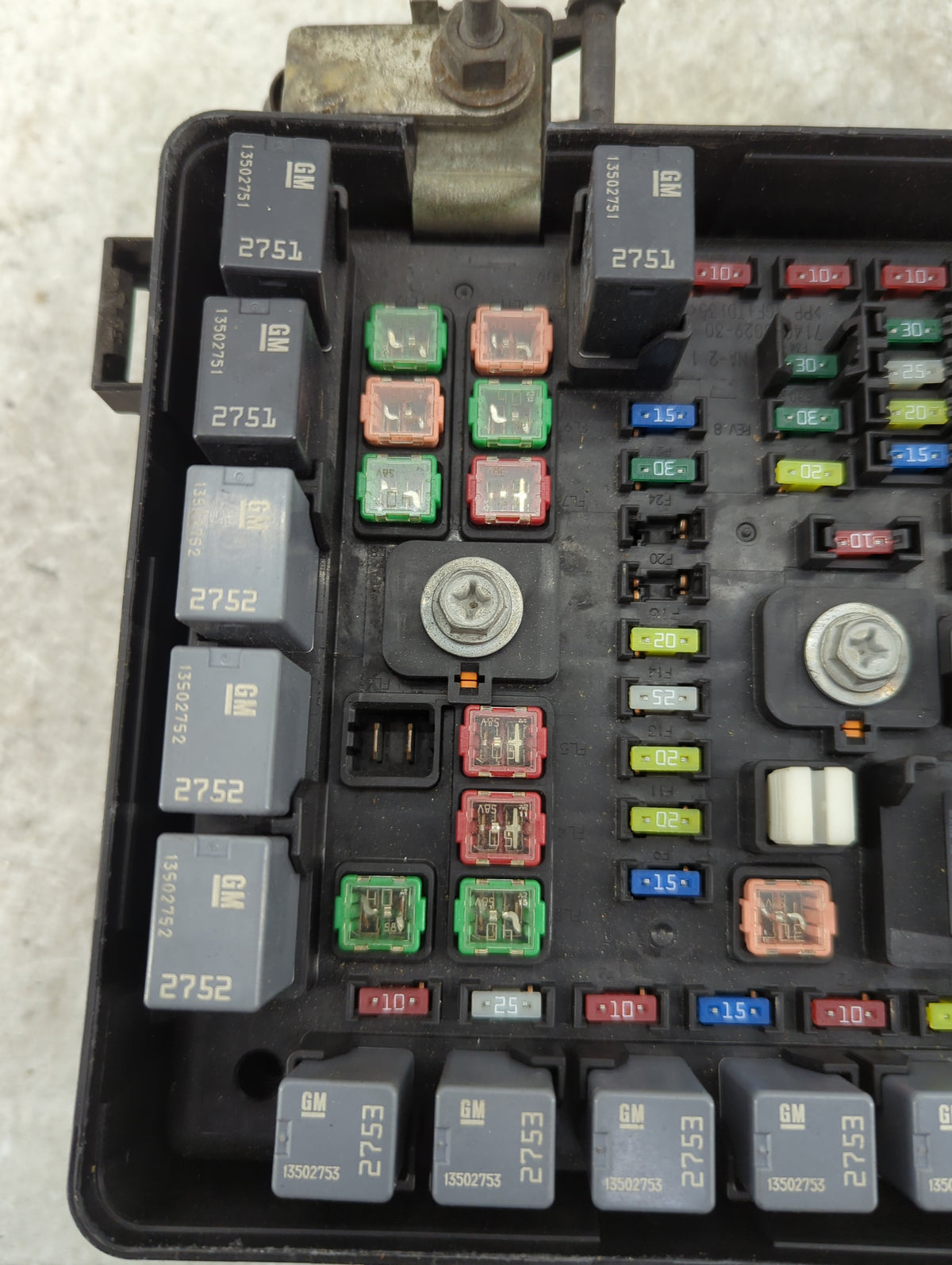 2015-2017 Chevrolet Traverse Fusebox Fuse Box Panel Relay Module P/N:23436805 20977706 Fits Fits 2015 2016 2017 OEM Used Aut