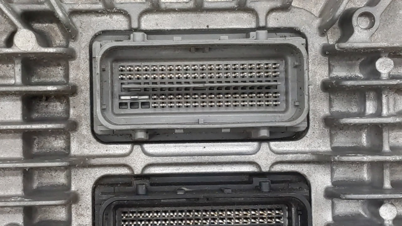 2017 Chevrolet Traverse PCM Engine Control Computer ECU ECM PCU OEM P/N:12666068 12667002, 12666070, 12667189 Fits Fits 2018