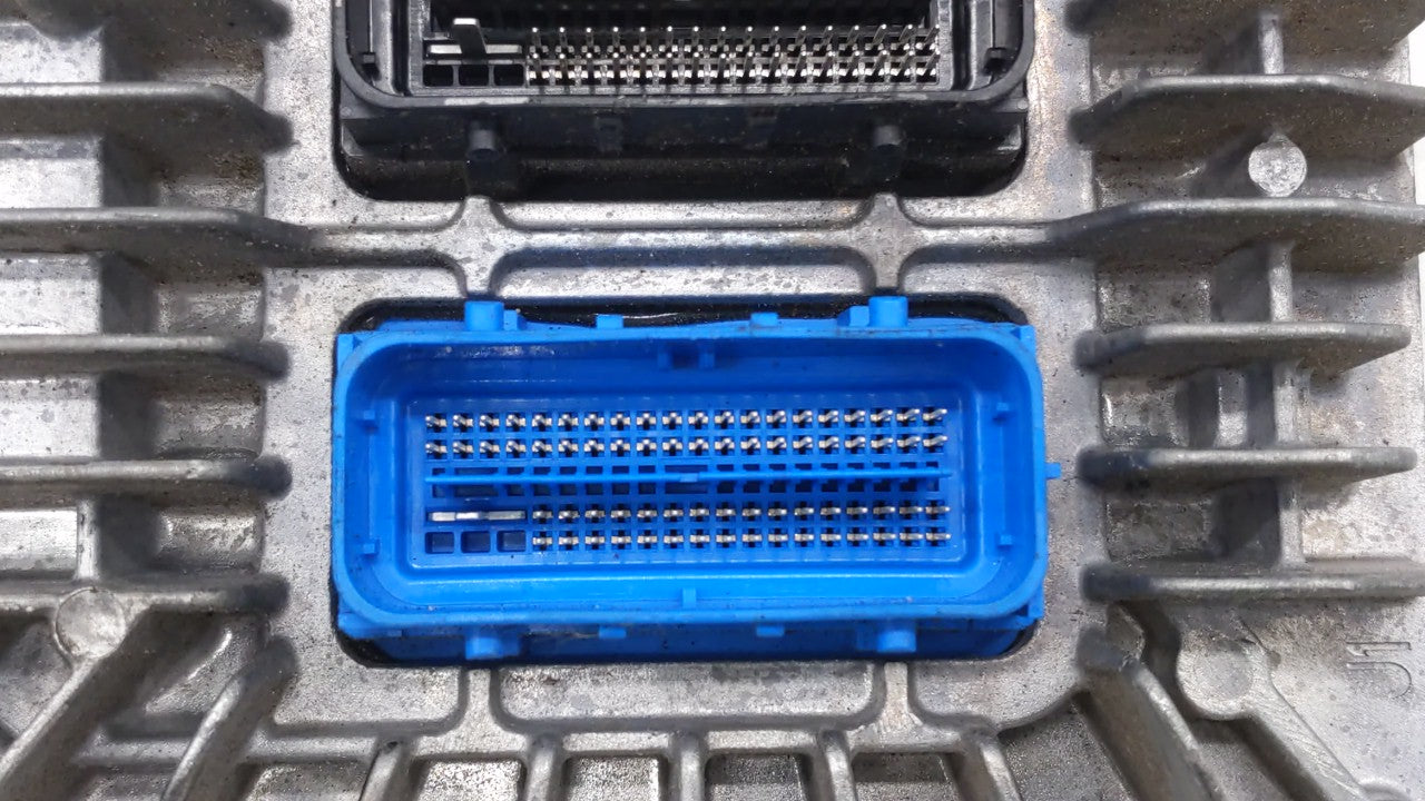 2017 Chevrolet Traverse PCM Engine Control Computer ECU ECM PCU OEM P/N:12666068 12667002, 12666070, 12667189 Fits Fits 2018